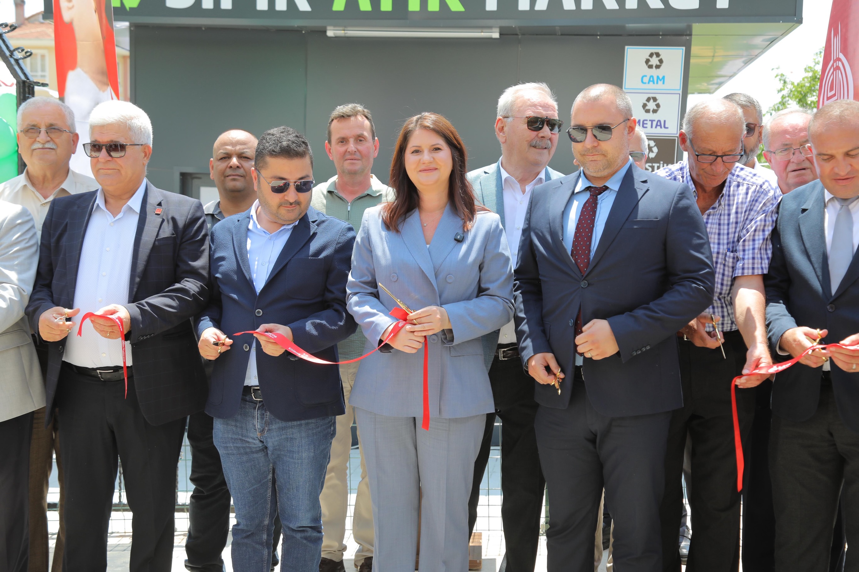 Edirne Belediyesi tarafından çevre dostu yaşam alışkanlıklarının yaygınlaştırılması amacıyla hayata geçirilen Sıfır Atık Market uygulaması büyümeye devam ediyor. 