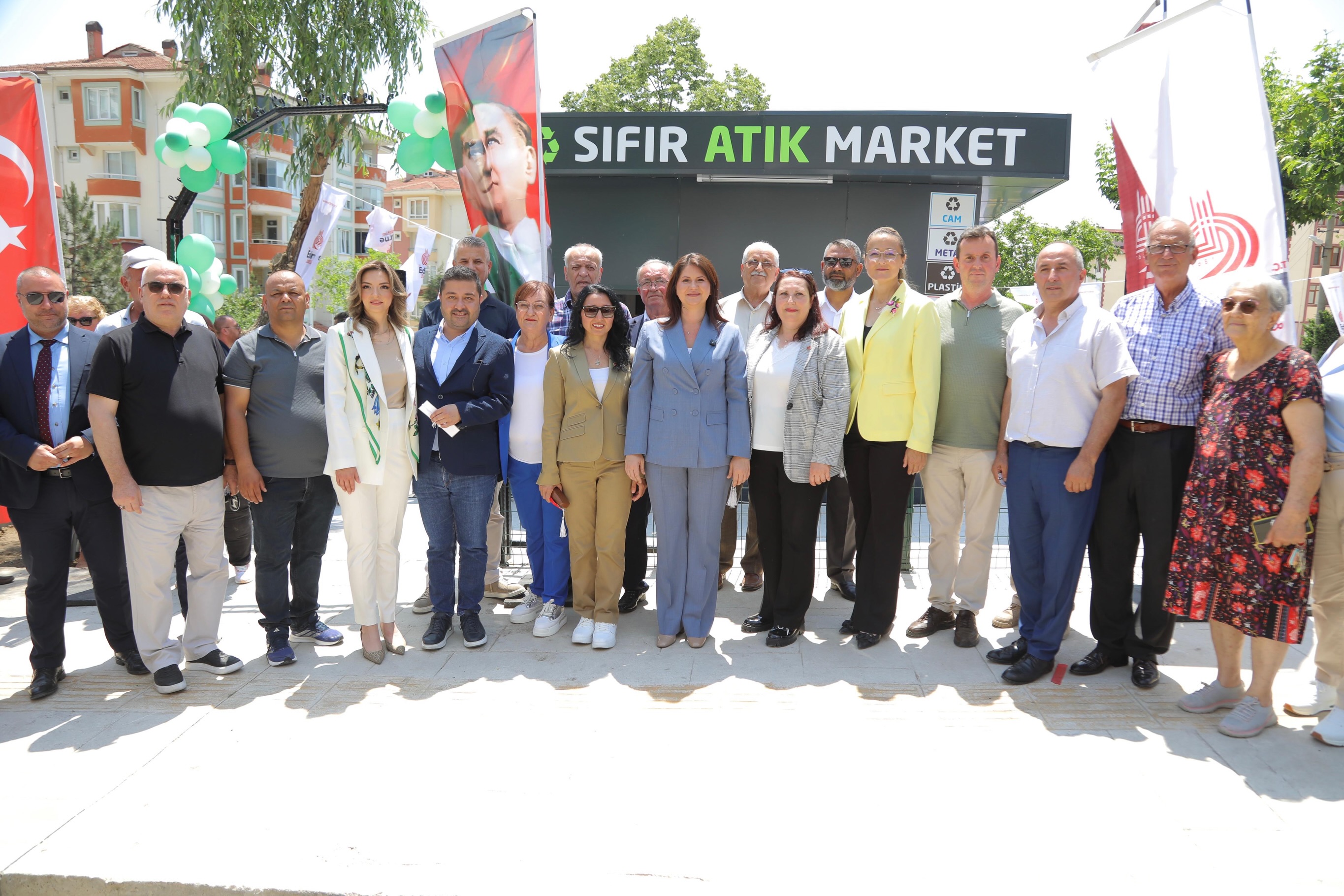 Edirne Belediyesi tarafından çevre dostu yaşam alışkanlıklarının yaygınlaştırılması amacıyla hayata geçirilen Sıfır Atık Market uygulaması büyümeye devam ediyor. 
