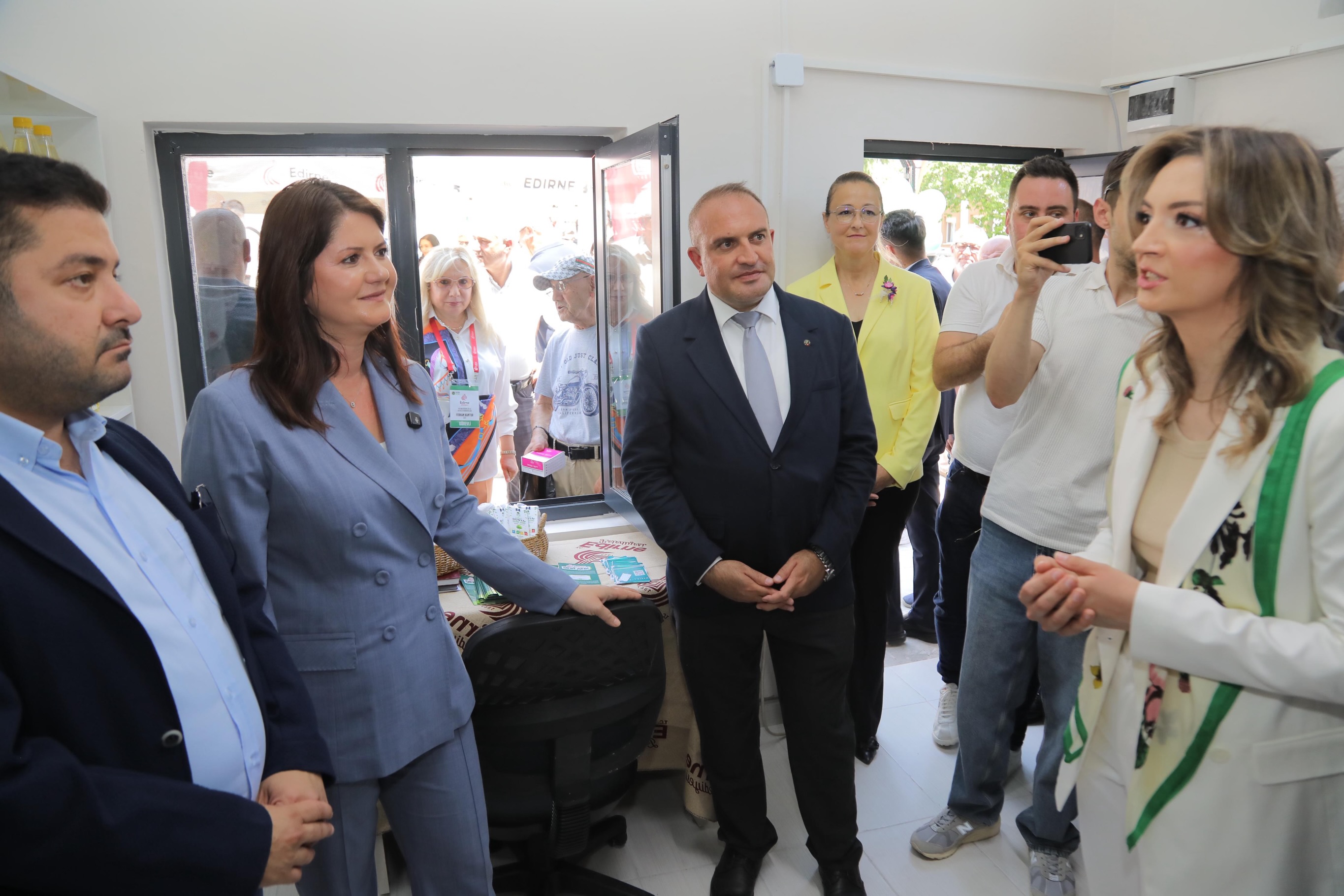 Edirne Belediyesi tarafından çevre dostu yaşam alışkanlıklarının yaygınlaştırılması amacıyla hayata geçirilen Sıfır Atık Market uygulaması büyümeye devam ediyor. 