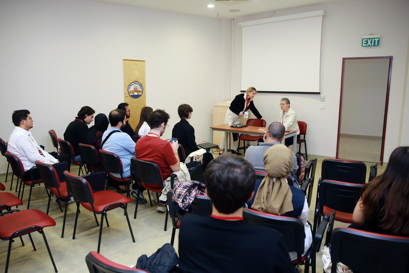 Trakya Üniversitesi ile Tıp Eğitimi Geliştirme Derneği iş birliğinde düzenlenen “9. Tıp Eğitimi Kış Okulu”, Balkan Kongre Merkezinde gerçekleştirildi.