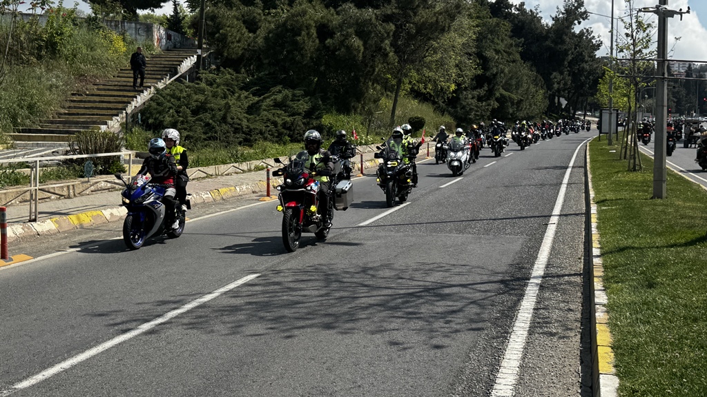 Tekirdağ’da motosiklet tutkunları, Anneler Günü ve Kakava Şenliği dolayısıyla tur düzenledi
