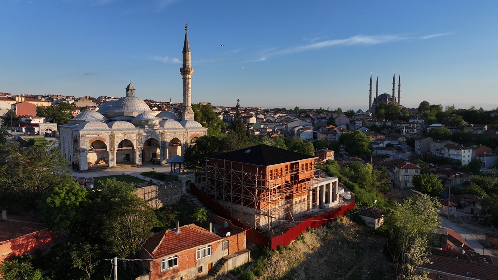 Edirne Valisi Yunus Sezer, Muradiye Mevlevihanesi'nin ihya çalışmalarında sona gelindiğini belirtti.