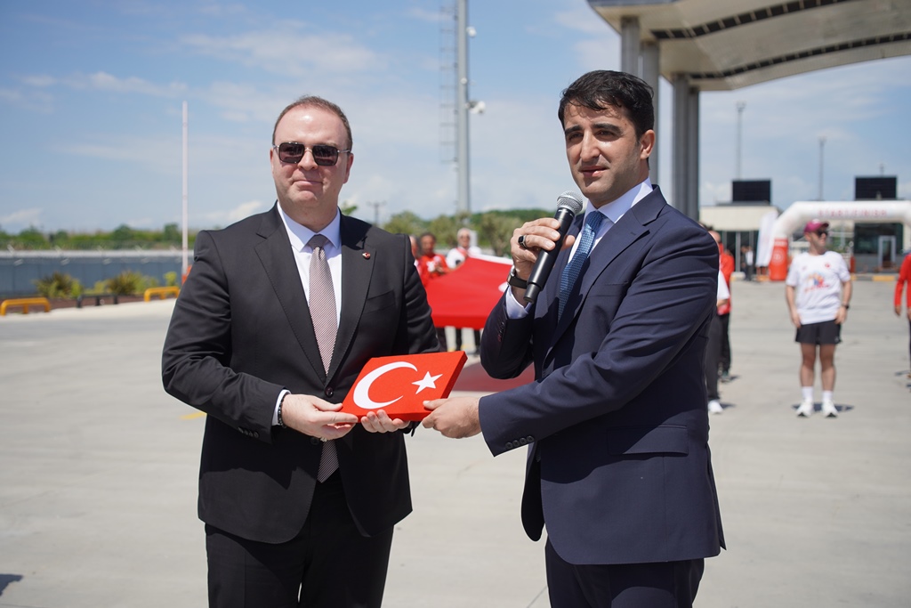 19 Mayıs Atatürk'ü Anma, Gençlik ve Spor Bayramı etkinlikleri kapsamında, Gazi Mustafa Kemal Atatürk'ün Selanik'te doğduğu evden alınan toprak Ankara'ya ulaştırılmak üzere Türkiye'ye getirildi. Sınır kapısında düzenlenen törende, Türk bayrağına sarılı