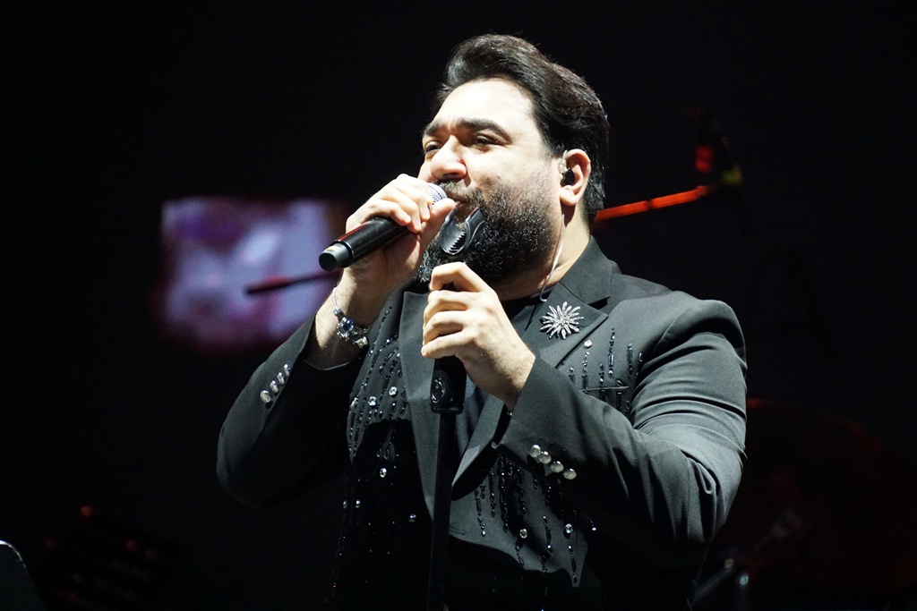 Tekirdağ'da 60. Uluslararası Kiraz Festivali'nin son gününde müzik grubu Sakiler ve Demet Akalın sahne aldı.
