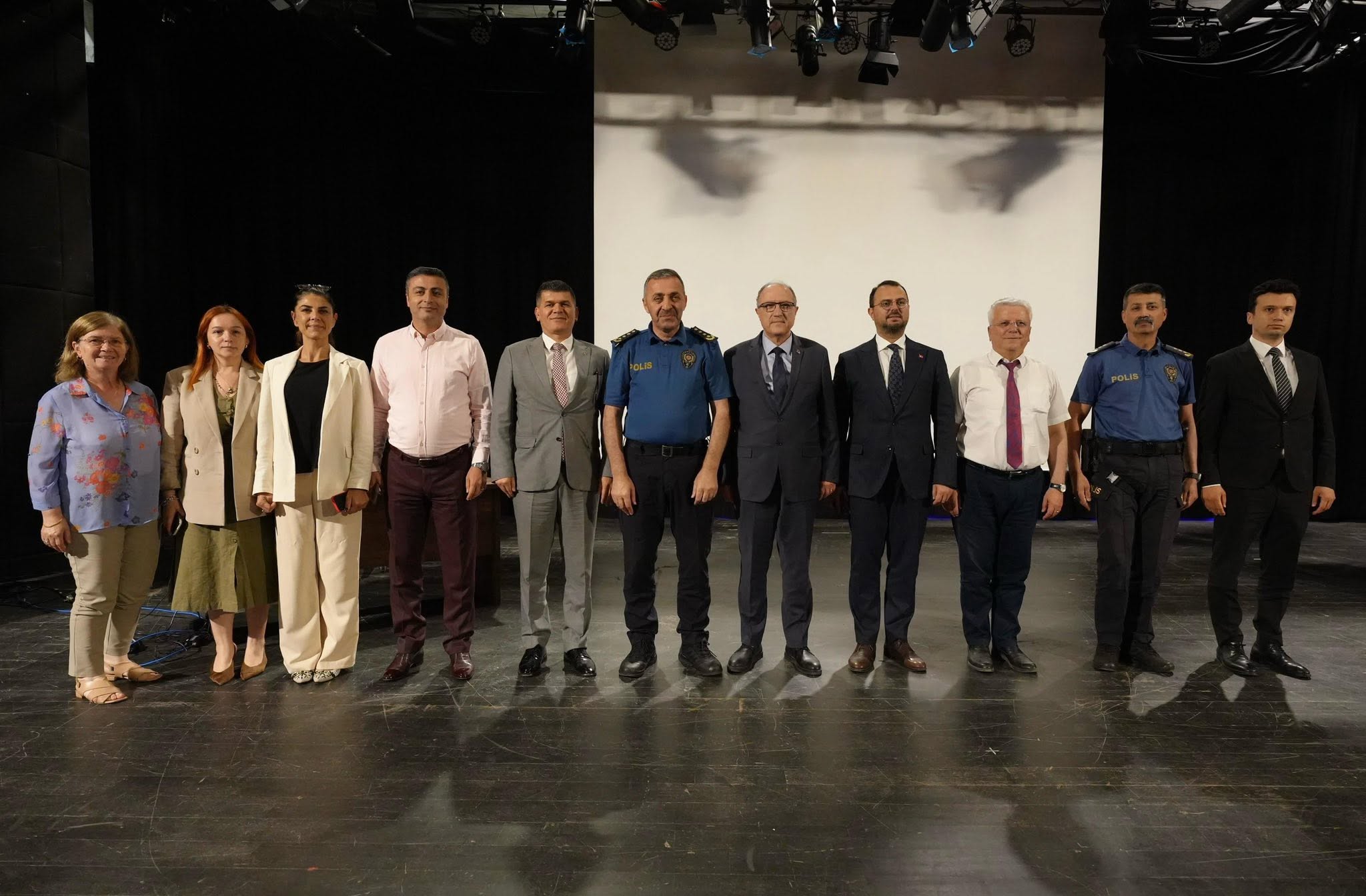 Tekirdağ İl Emniyet Müdürlüğünce, Büyükşehir Belediyesi personeline yönelik uyuşturucuyla mücadele ve dijital güvenlik konularında bilgilendirme programı düzenlendi.