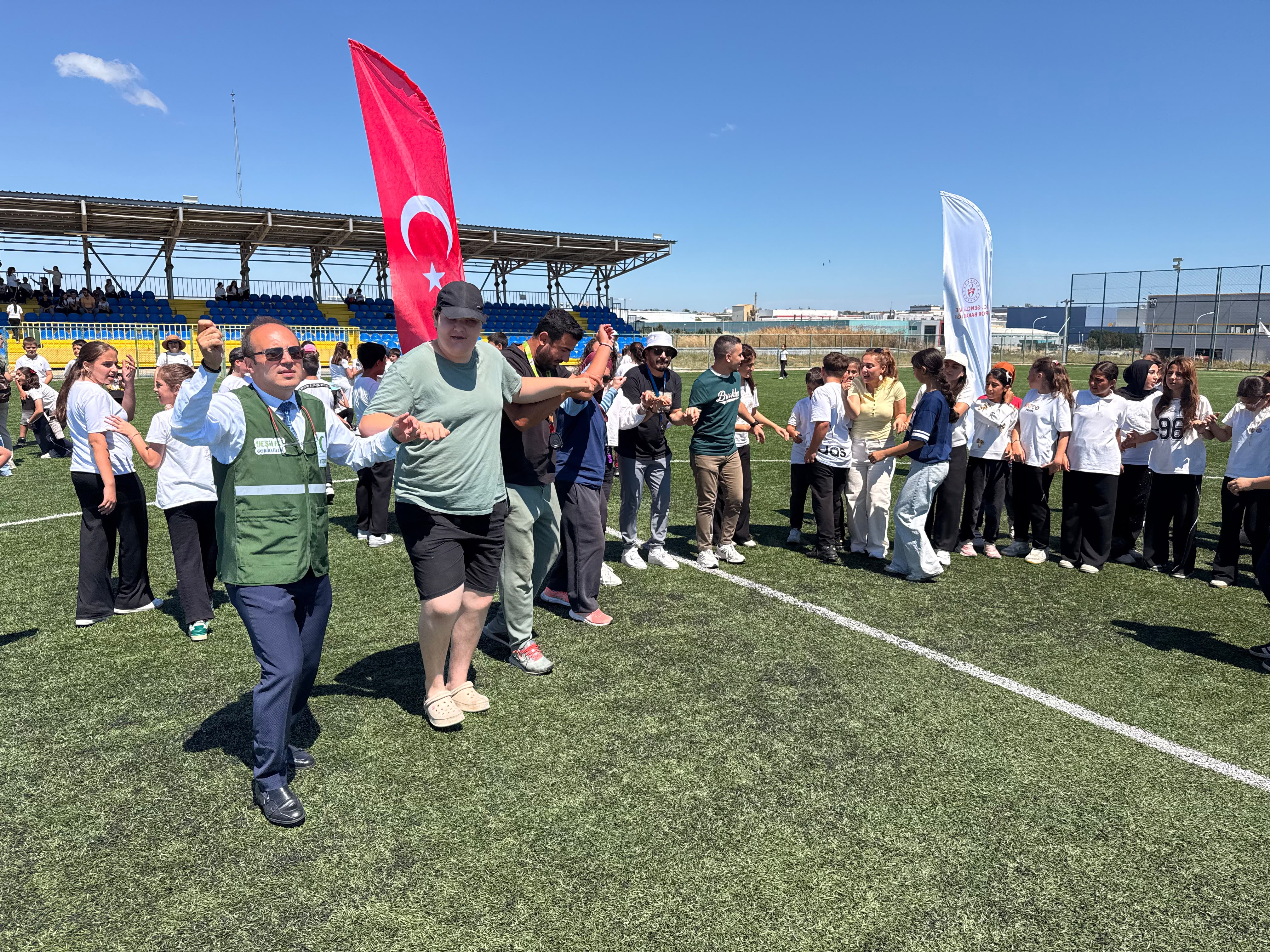 Tekirdağ'ın Çerkezköy ilçesinde, Dünya Uyuşturucu Kullanımı ve Kaçakçılığı ile Mücadele Günü dolayısıyla farkındalık oluşturmak amacıyla spor etkinliği düzenlendi.