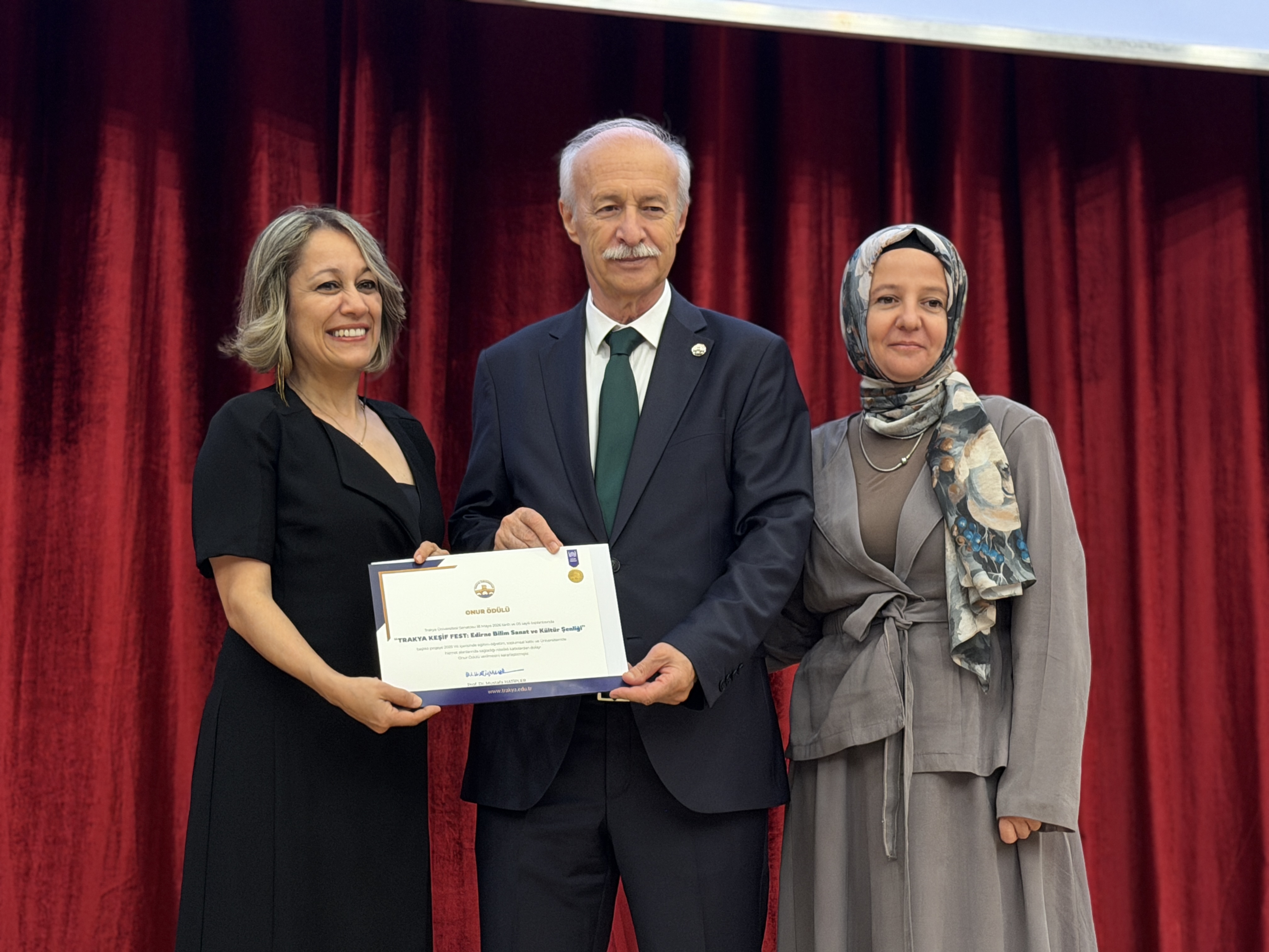 Trakya Üniversitesinde 2025-2026 Akademik ve İdari Personel Ödül Töreni düzenlendi.