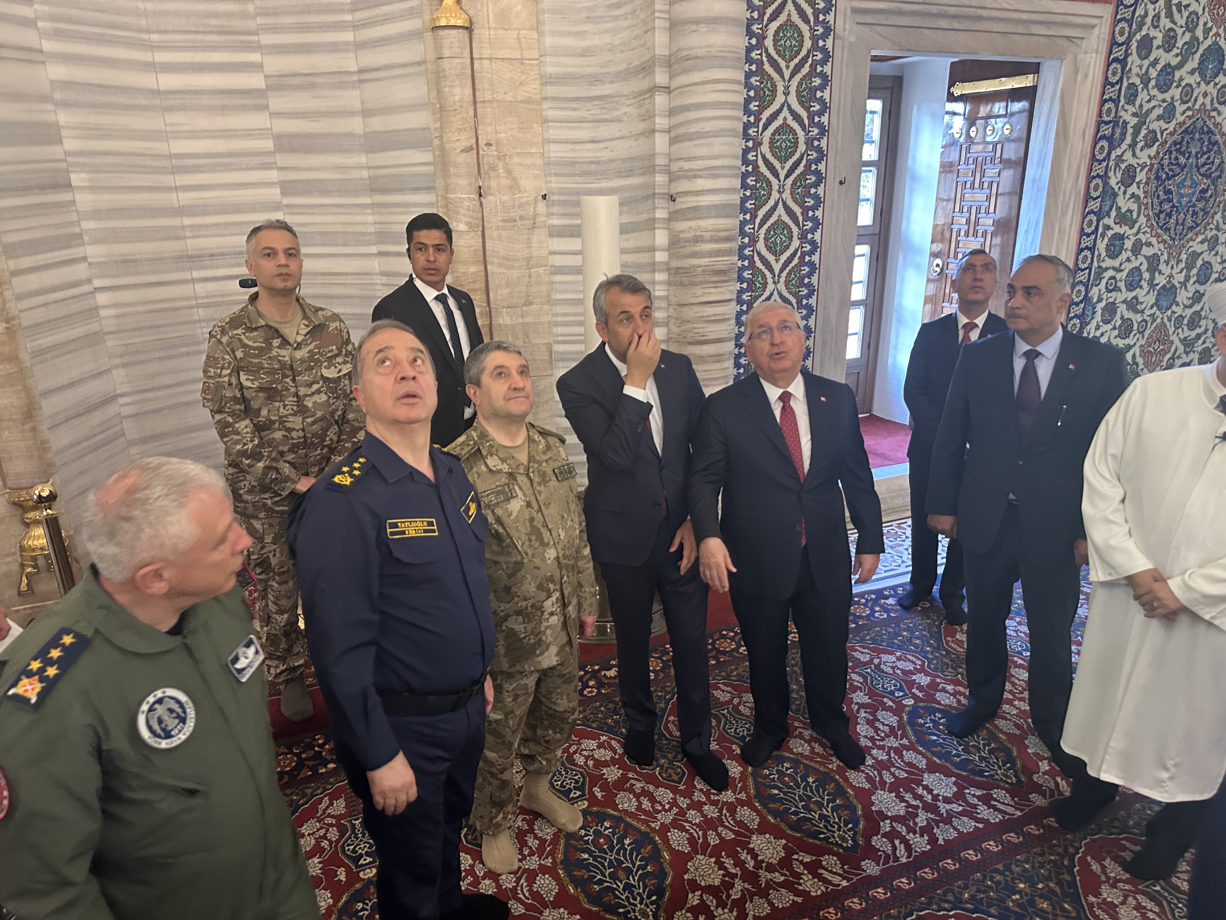 Milli Savunma Bakanı Yaşar Güler, Kurban Bayramı namazını Edirne’deki tarihi Selimiye Camisi’nde kıldı.