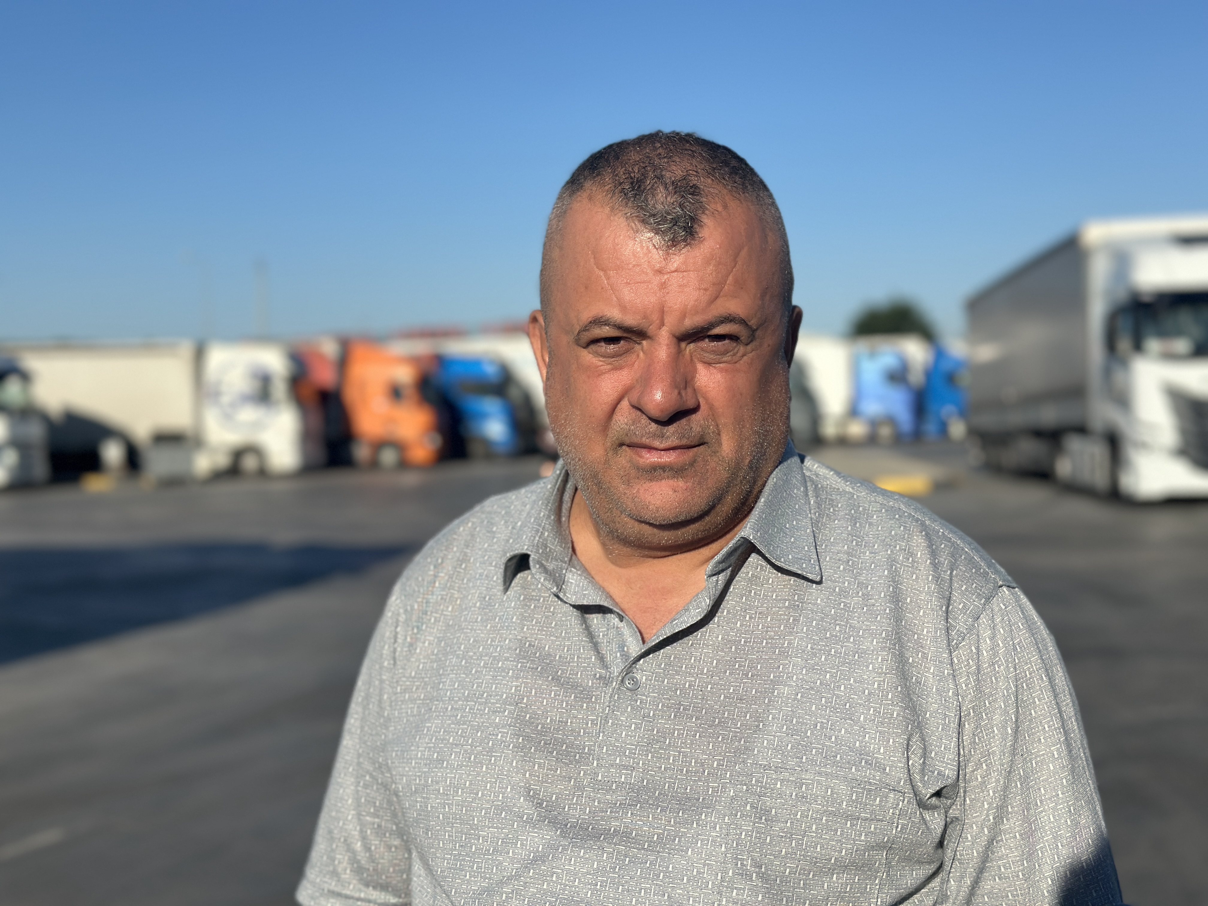 Avrupa ülkelerine ihraç ürünü taşıyan TIR şoförleri, Kurban Bayramı'nı evlerinden uzak, Edirne'den Bulgaristan'a açılan Kapıkule Sınır Kapısı'nda karşıladı.