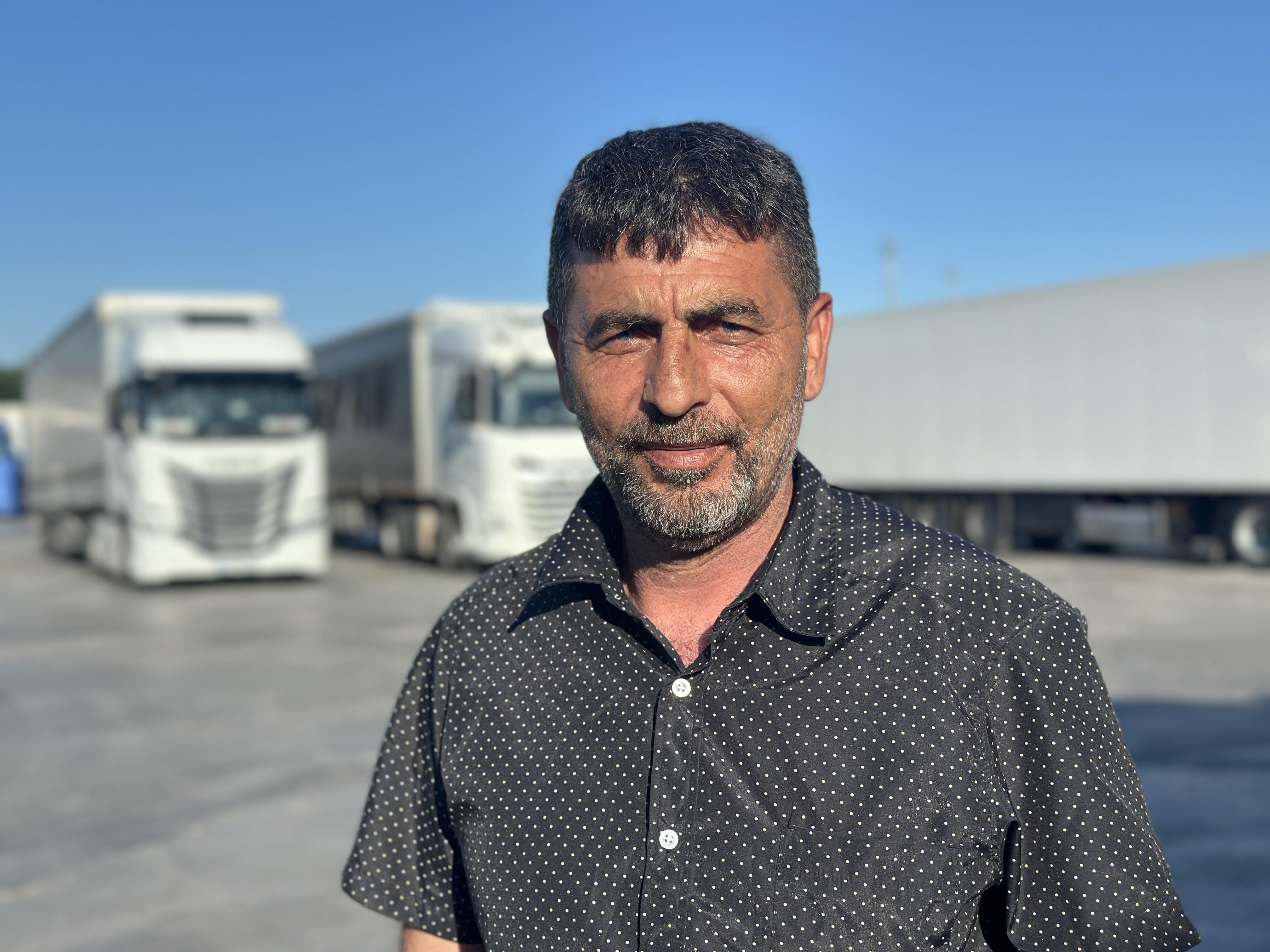 Avrupa ülkelerine ihraç ürünü taşıyan TIR şoförleri, Kurban Bayramı'nı evlerinden uzak, Edirne'den Bulgaristan'a açılan Kapıkule Sınır Kapısı'nda karşıladı.