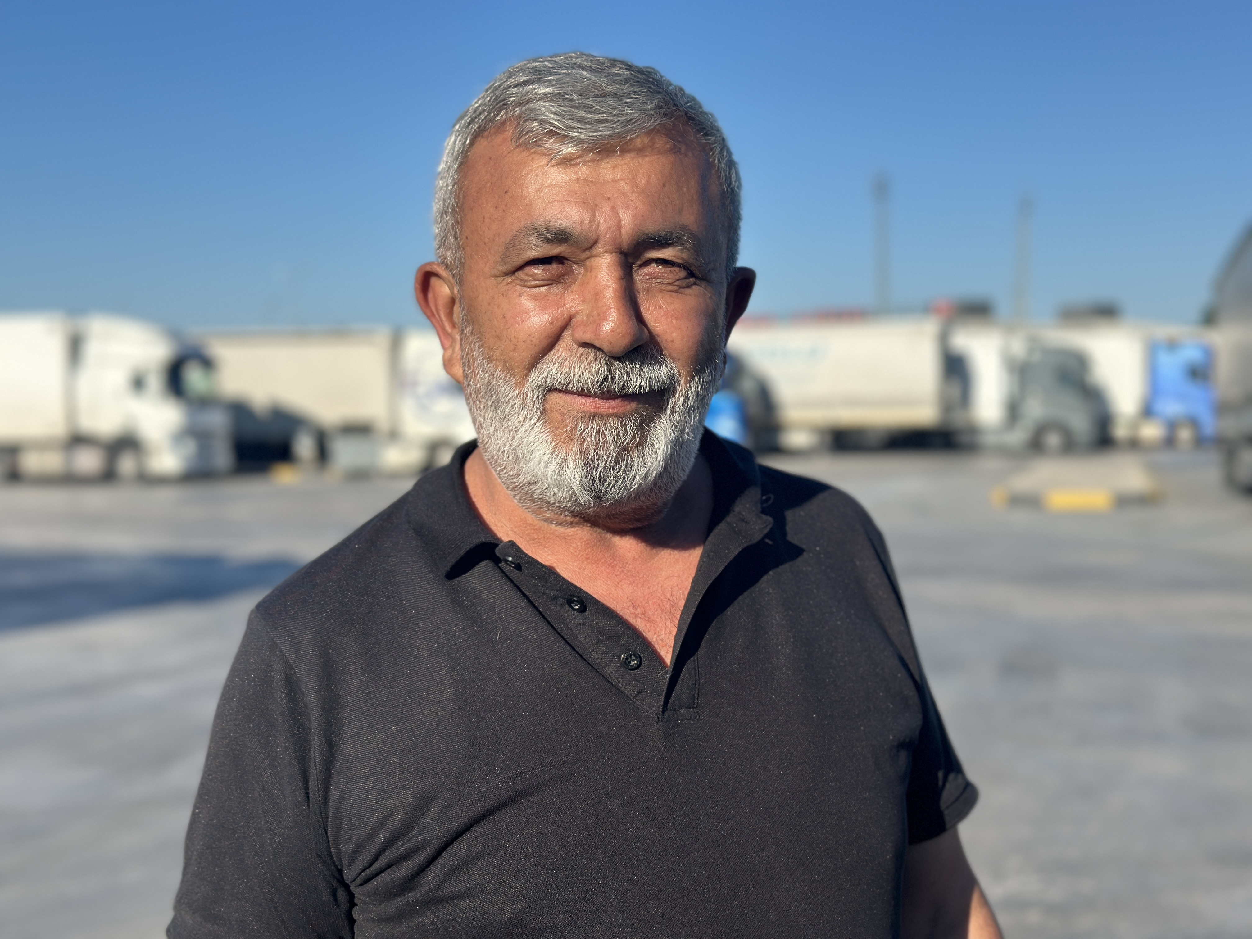 Avrupa ülkelerine ihraç ürünü taşıyan TIR şoförleri, Kurban Bayramı'nı evlerinden uzak, Edirne'den Bulgaristan'a açılan Kapıkule Sınır Kapısı'nda karşıladı.