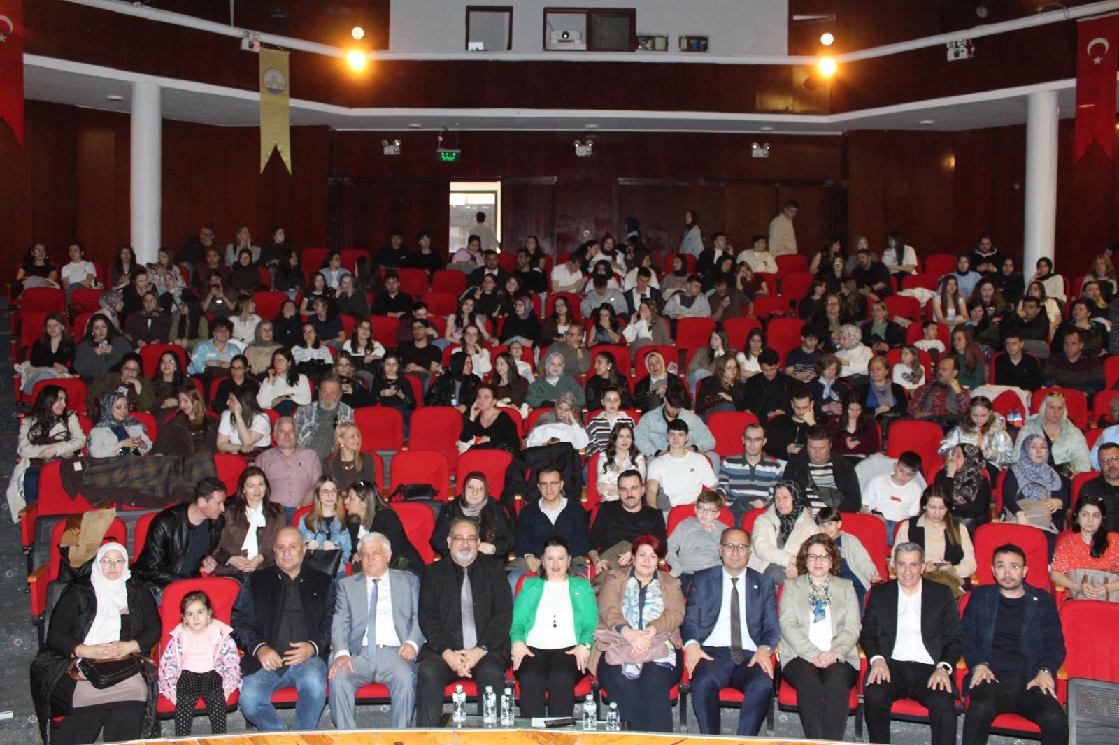 “Gulyabani” Trakya Üniversitesi sahnesinde!