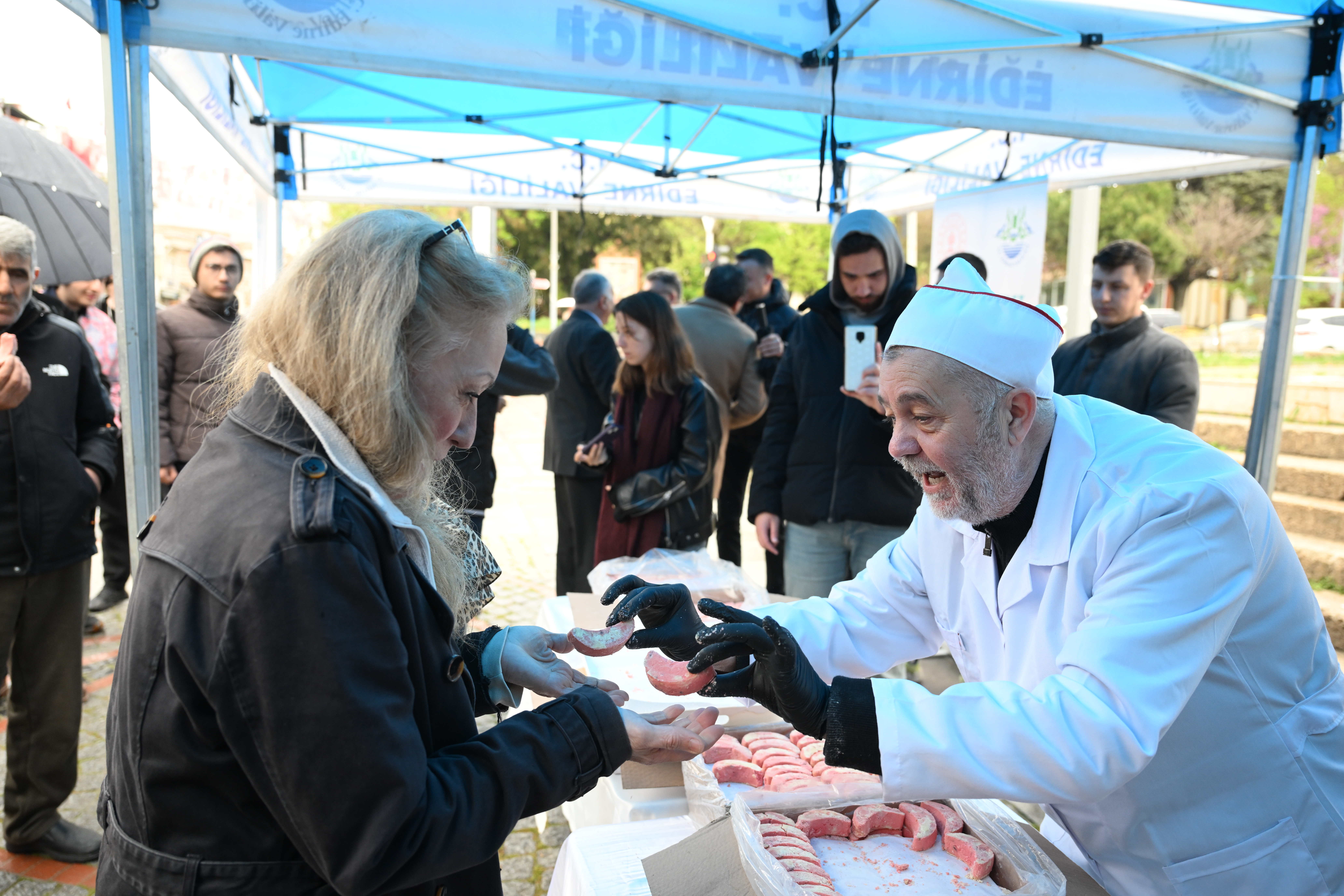 Kakava Coşkusu Başlıyor: Vatandaşlara “Kakava Kurabiyesi” İkram Edildi