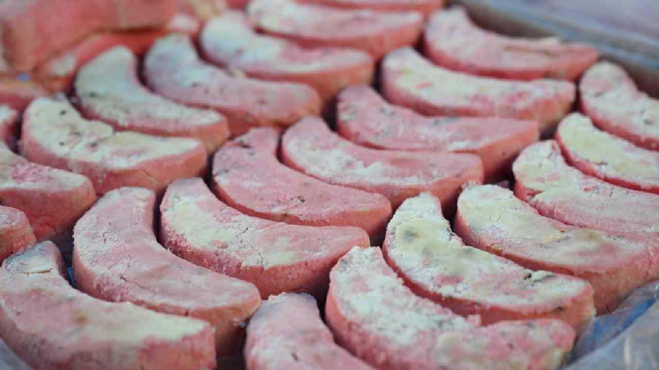 Kakava Coşkusu Başlıyor: Vatandaşlara “Kakava Kurabiyesi” İkram Edildi