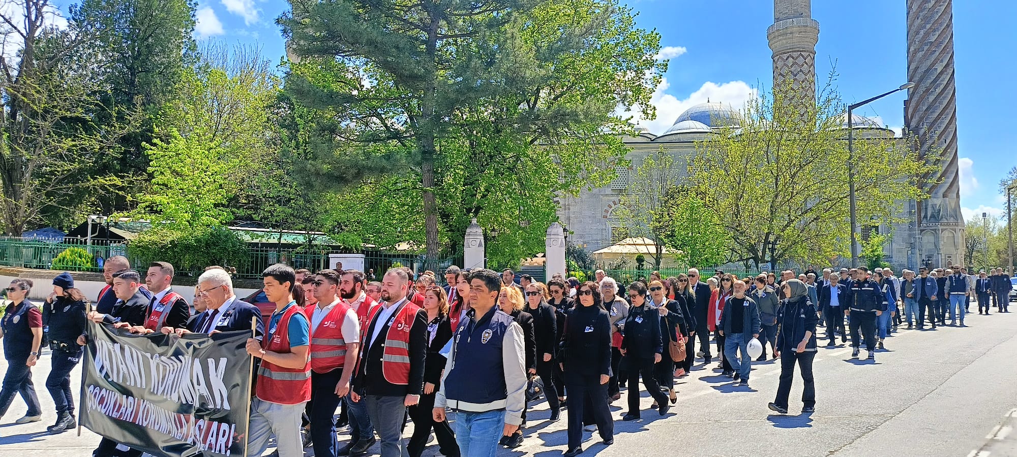 CHP’den 23 Nisan’da Egemenlik ve Eğitim Vurgulu Sessiz Yürüyüş