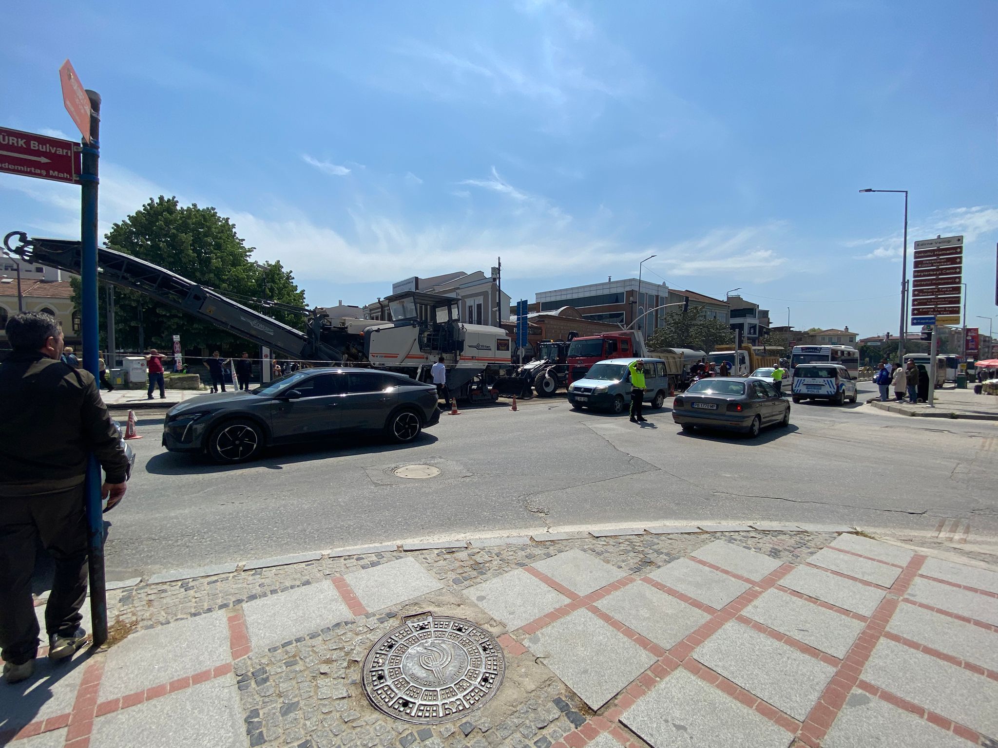 O güzergaha dikkat : Trafik Tek Şeride Düştü