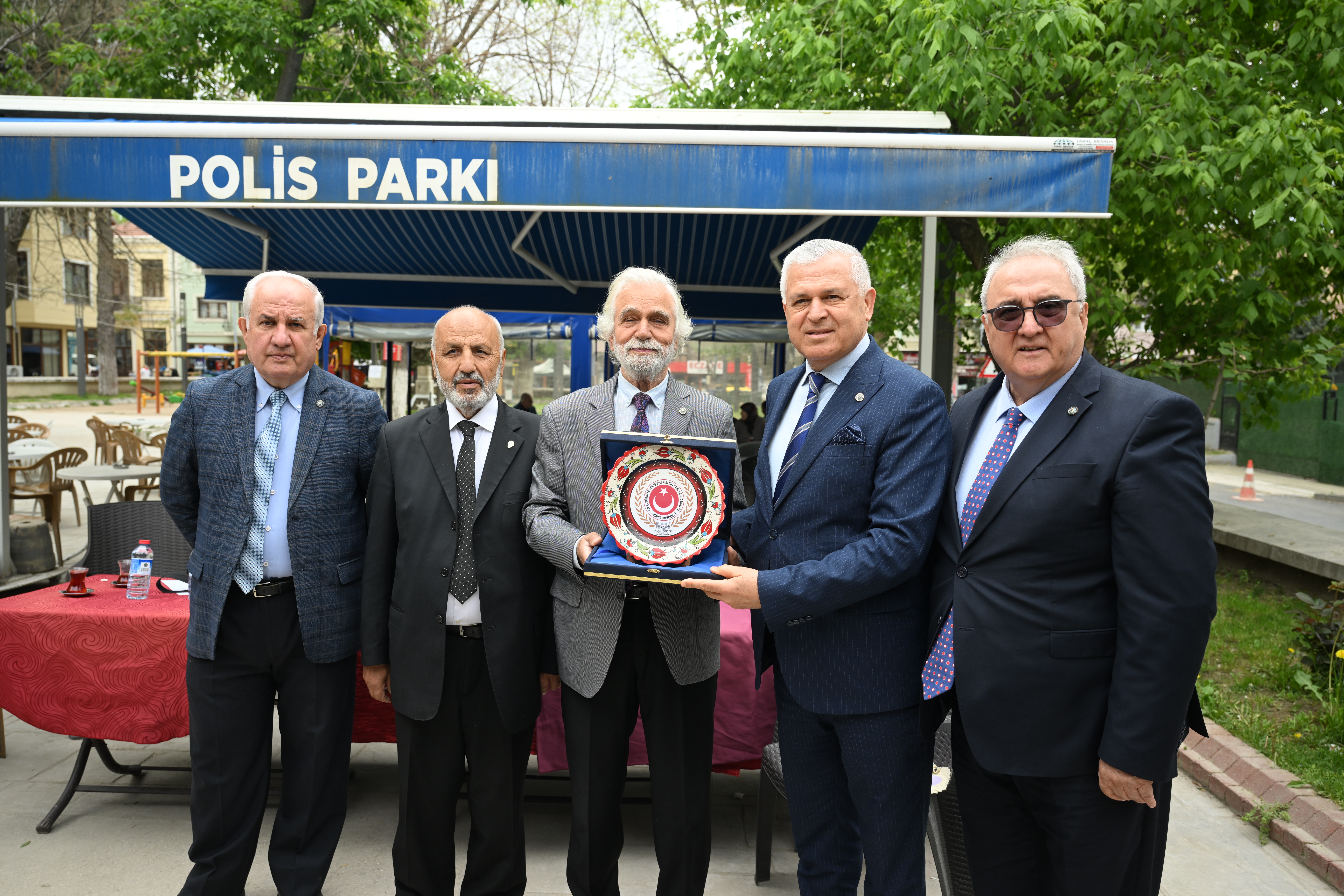 Polis Emeklileri Derneği'nden Zagor'a plaket