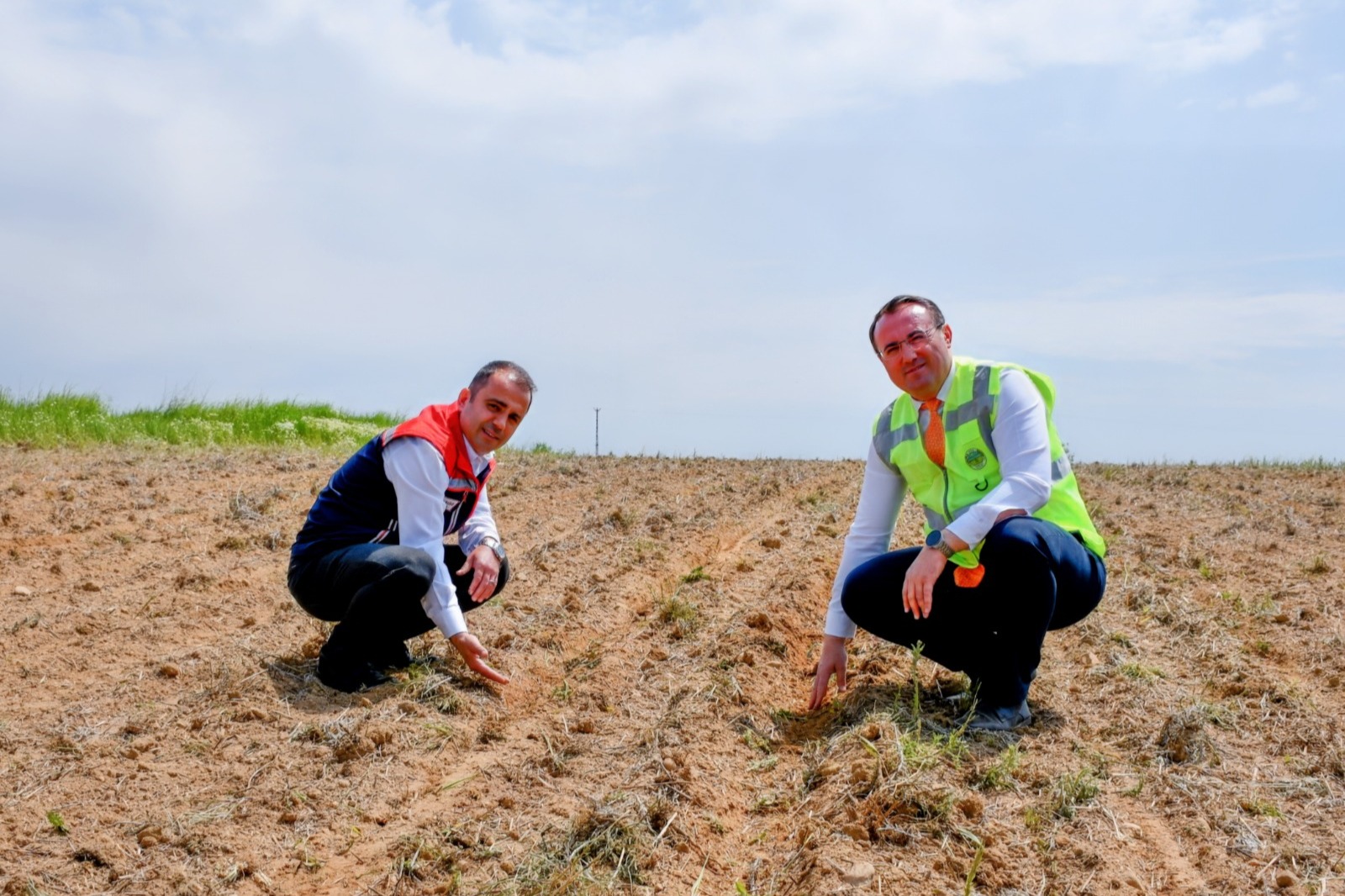 Tüfekçi “Beldemizde Yerli ve Hibrit Ayçiçeği Ekimi Gerçekleştirdik”
