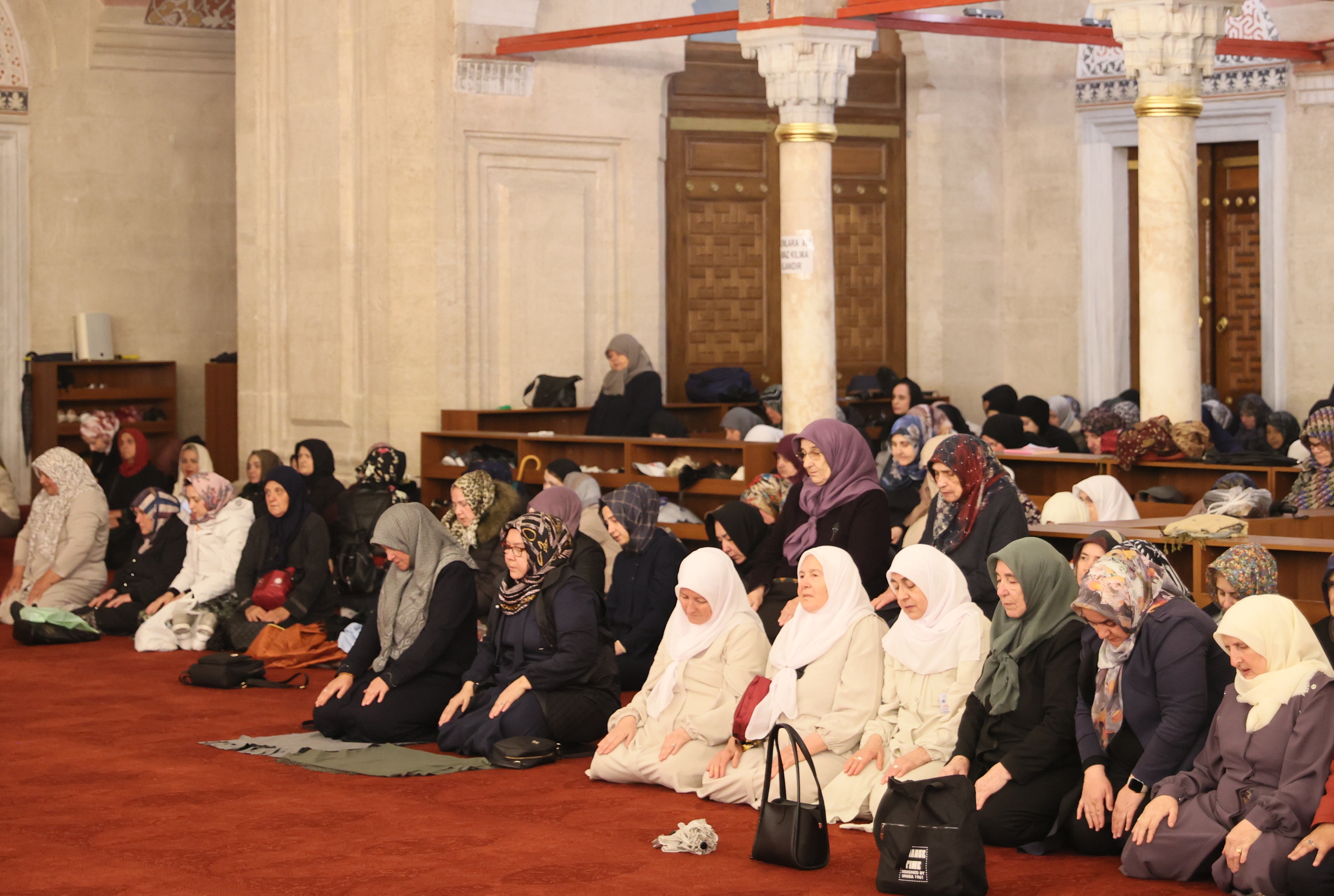 Hacı adayları Selimiye Camisi'nden dualarla kutsal topraklara uğurlandı