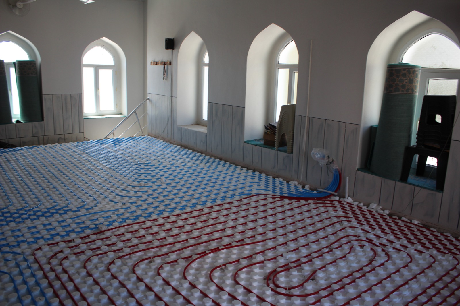 Cami ısıtma tesisatı yenileniyor
