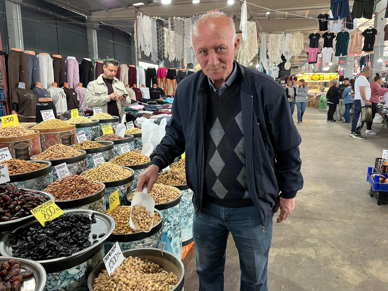 Pazarda kuruyemiş fiyatları cep yakıyor