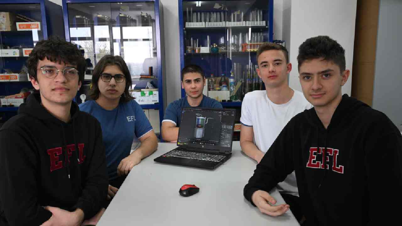 Edirne'de lise öğrencilerinden uzay projelerinde çifte başarı