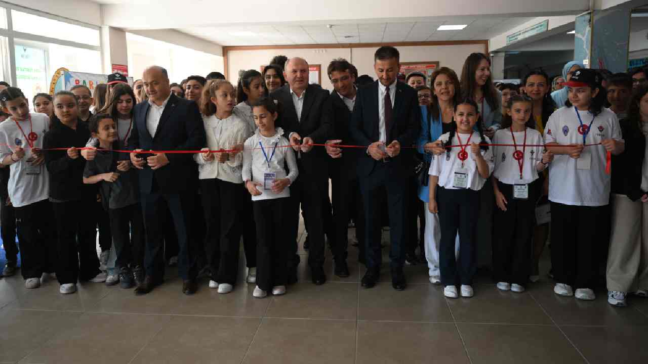 Edirne’de İmam Hatip Lisesinde  TÜBİTAK Bilim Fuarı Düzenlendi