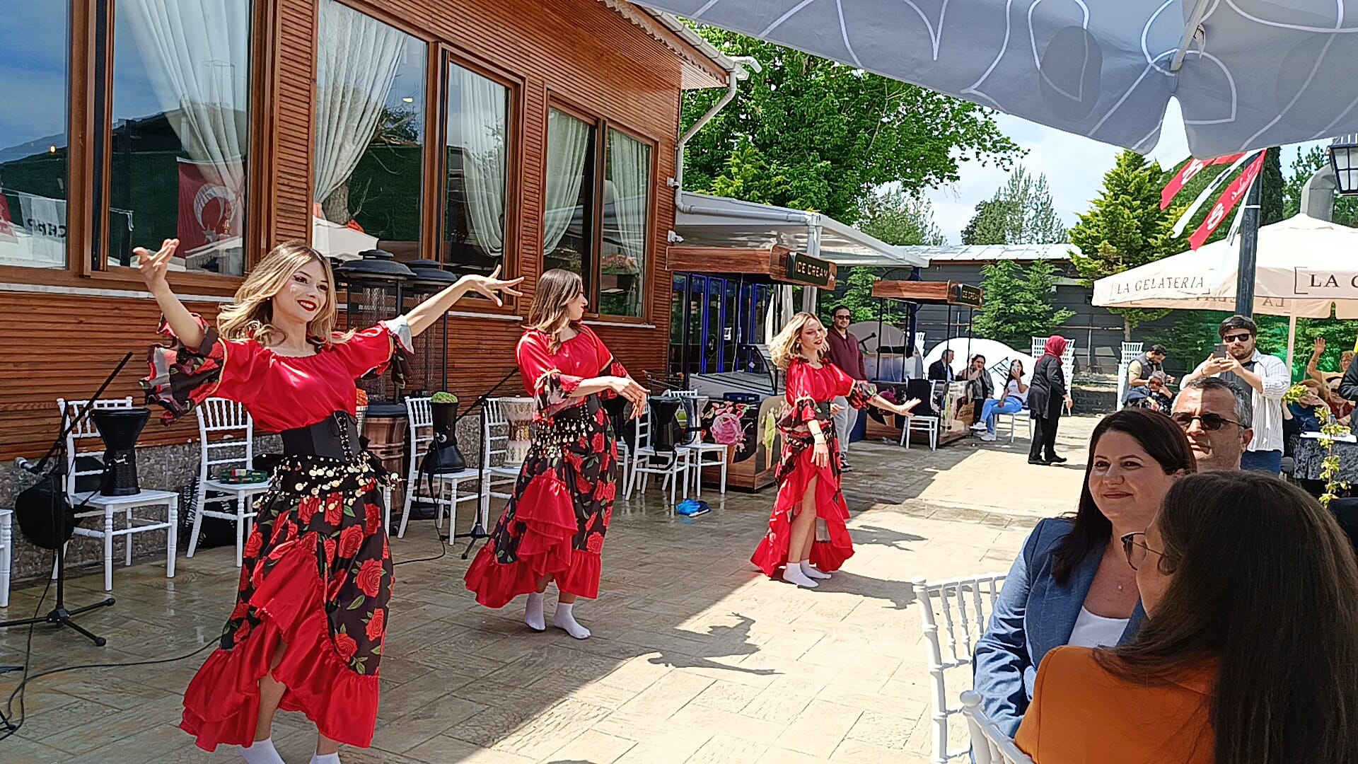 CHP Edirne Kadın Kolları’ndan Anneler Günü Kahvaltısı