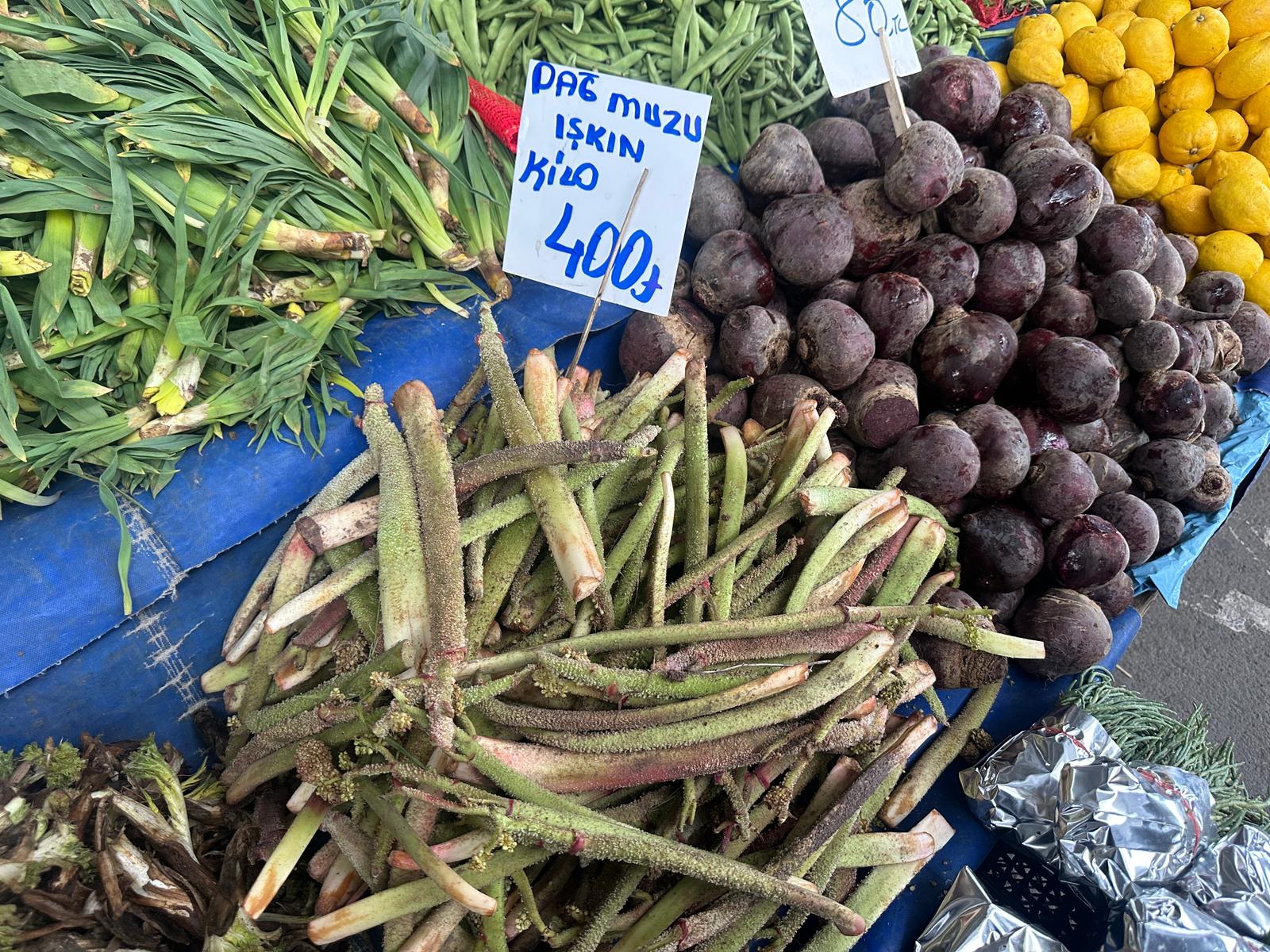 Doğu ve batı Edirne'de pazar tezgahında buluştu! Kilosu 400 TL'yi bulan otlara ilgi yoğun