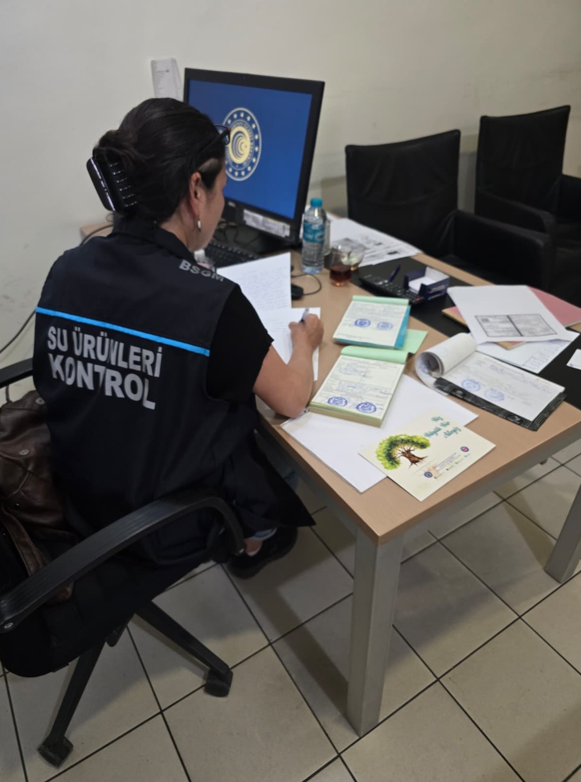 Yolcu otobüsünde 2 bin 125 canlı yeşil alg ele geçirildi