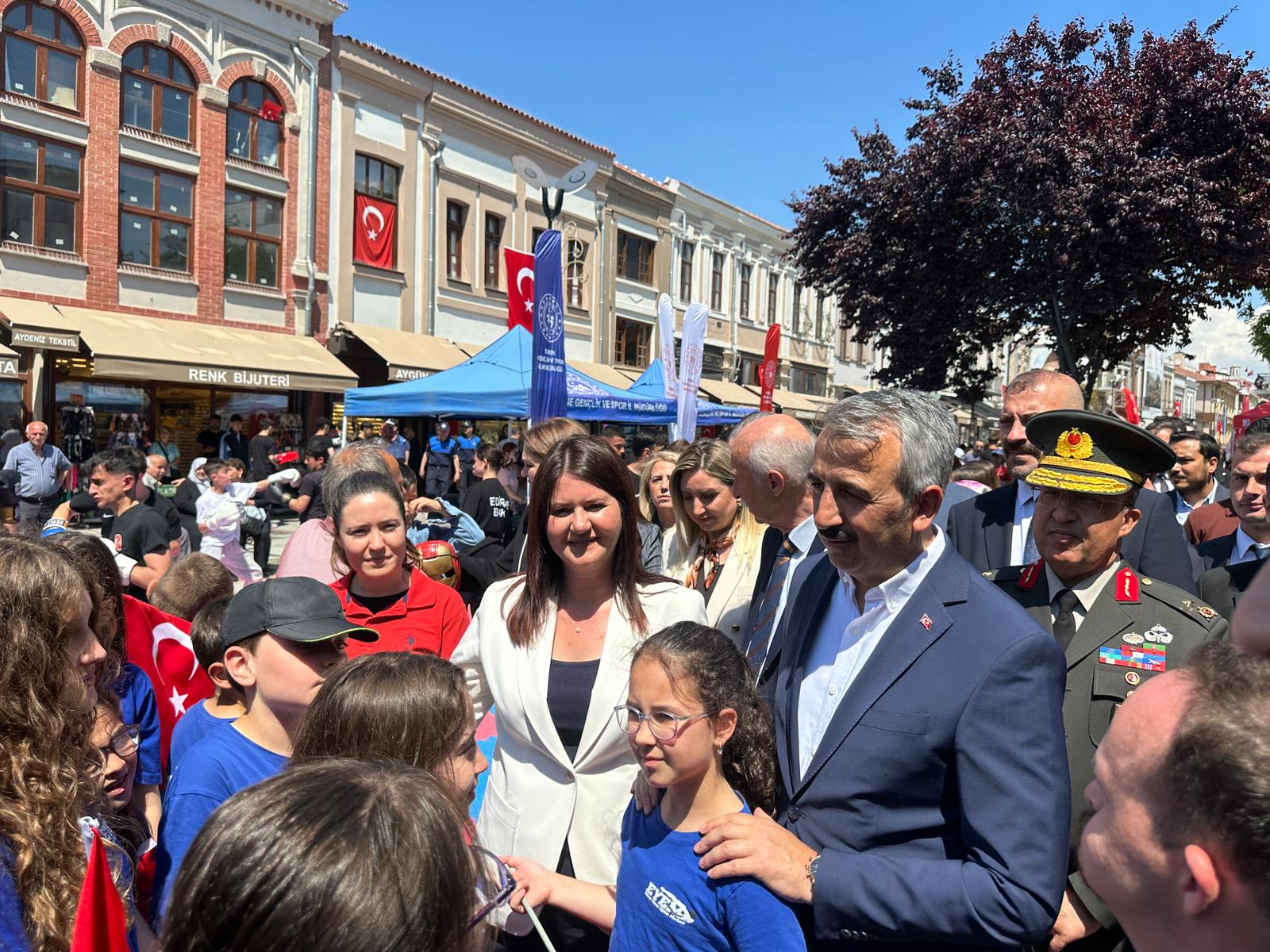 19 Mayıs Coşkusu Sokağa Taştı