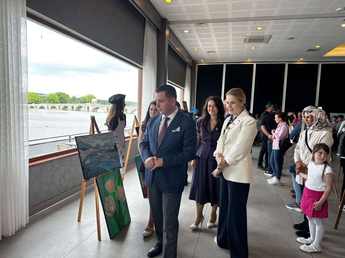 Edirne'de köy okulu öğrencilerinin hazırladığı resim sergisi açıldı