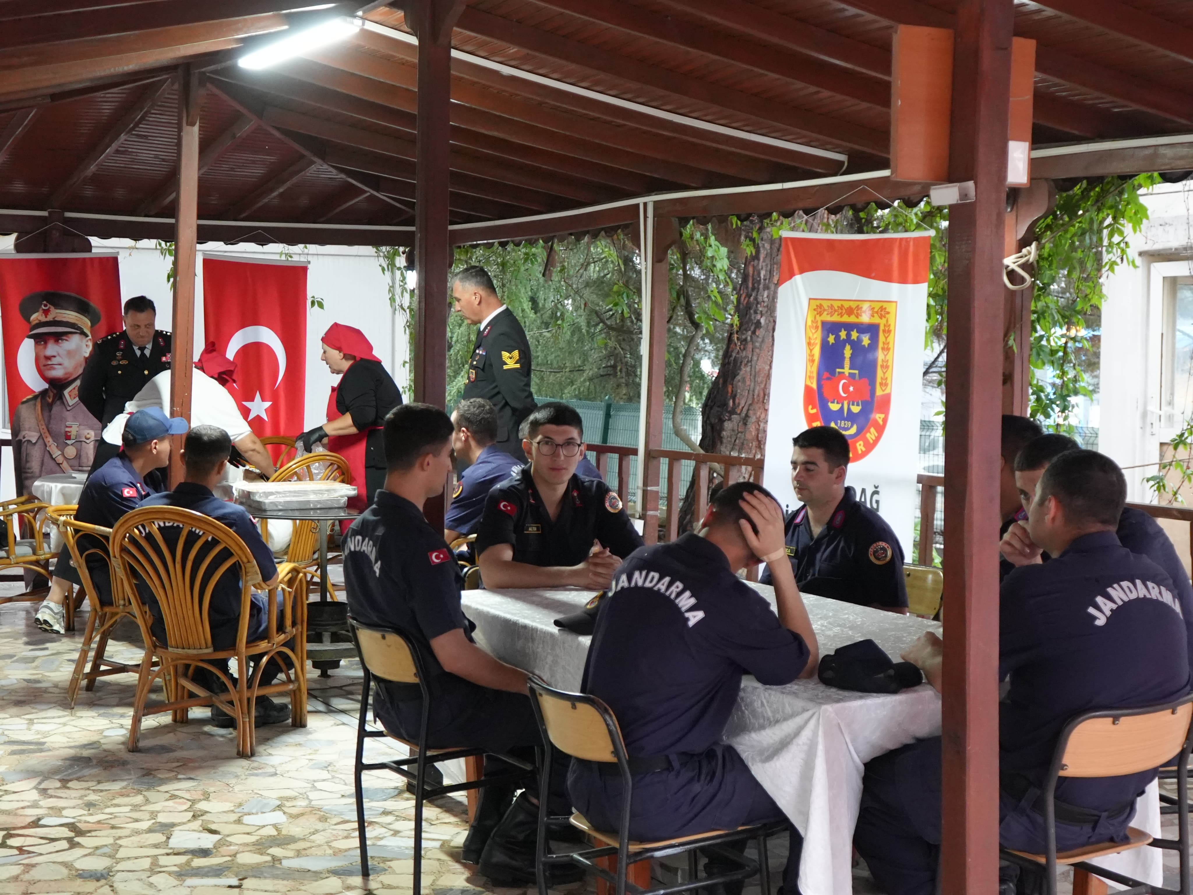 Kadınların yaptığı baklavalar Mehmetçiğe ikram edildi