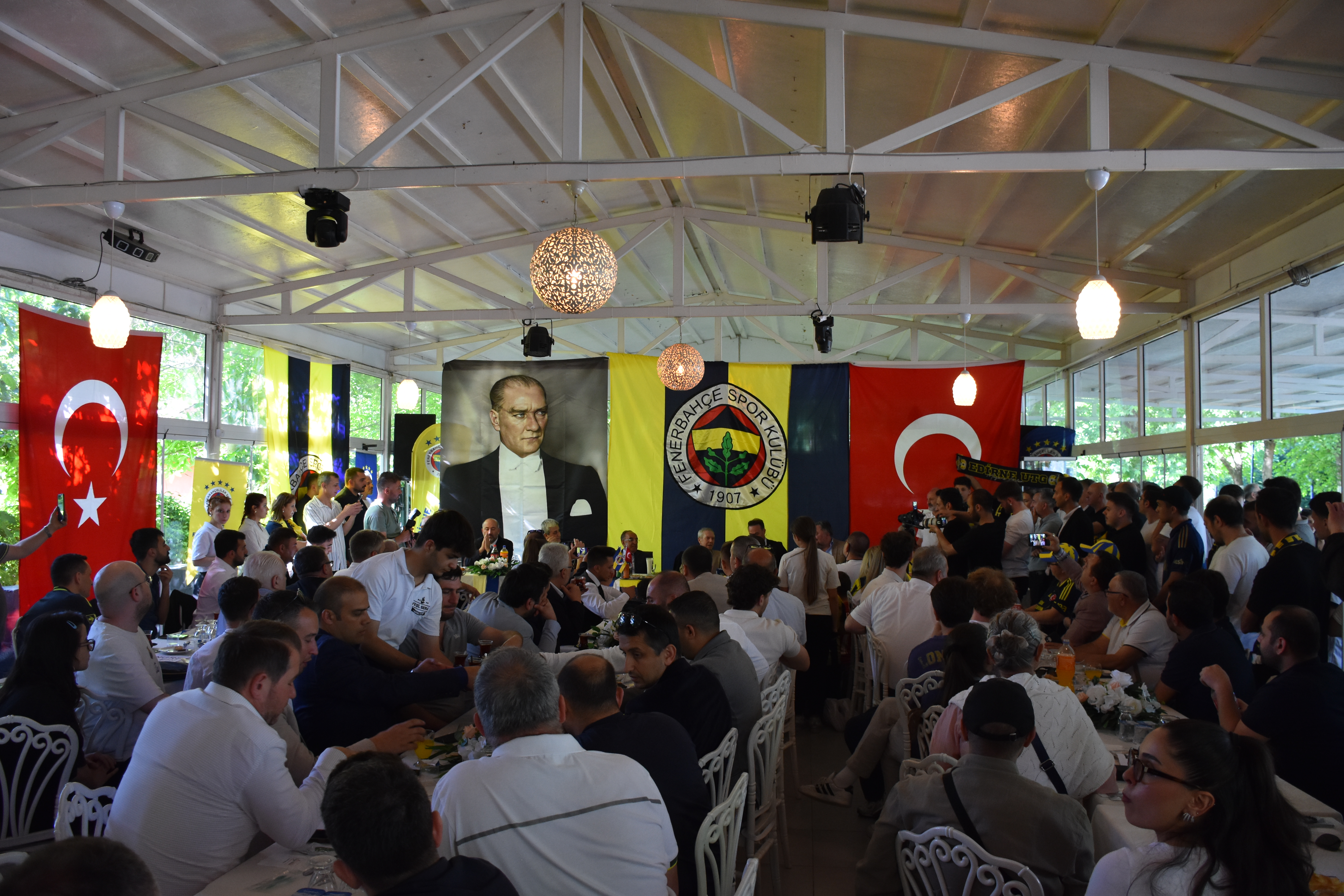 Fenerbahçe Başkan Adayı Aziz Yıldırım, Edirne'de taraftarlarla buluştu