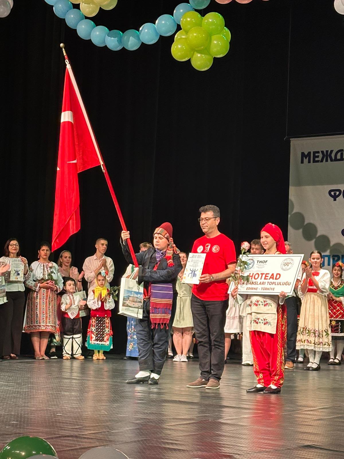 Edirneli Minikler Sınırları Dansla Aştı