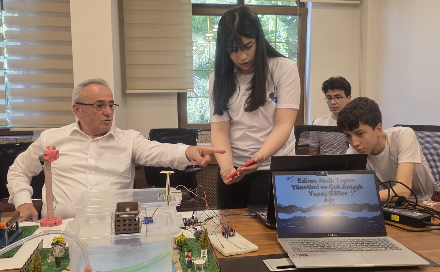  Edirne Süleyman Demirel Fen Lisesi öğrencileri projelerini tanıttı