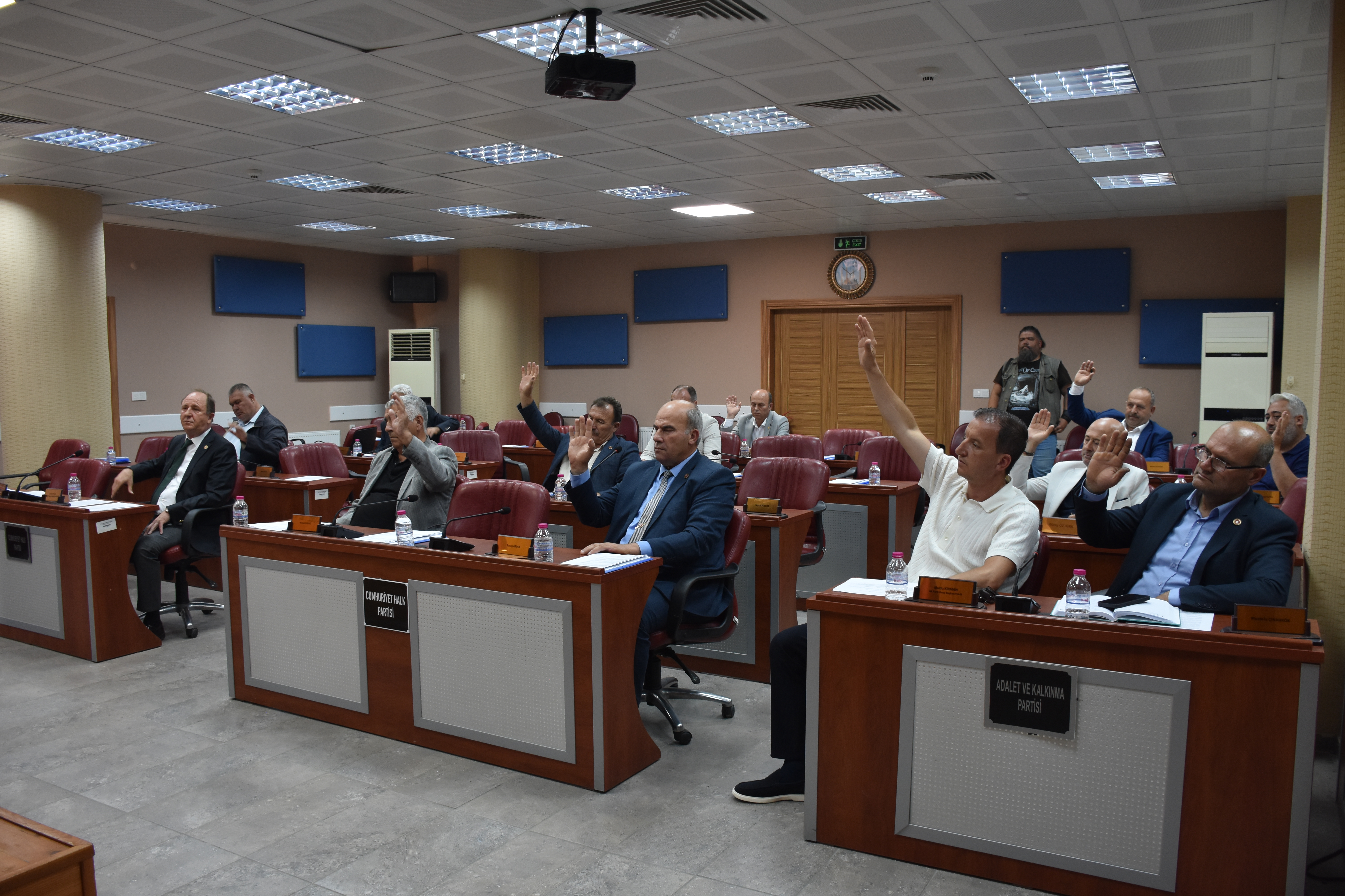 Ruhsat Verileri Açıklandı, Şehitlik Çalışmaları Değerlendirildi