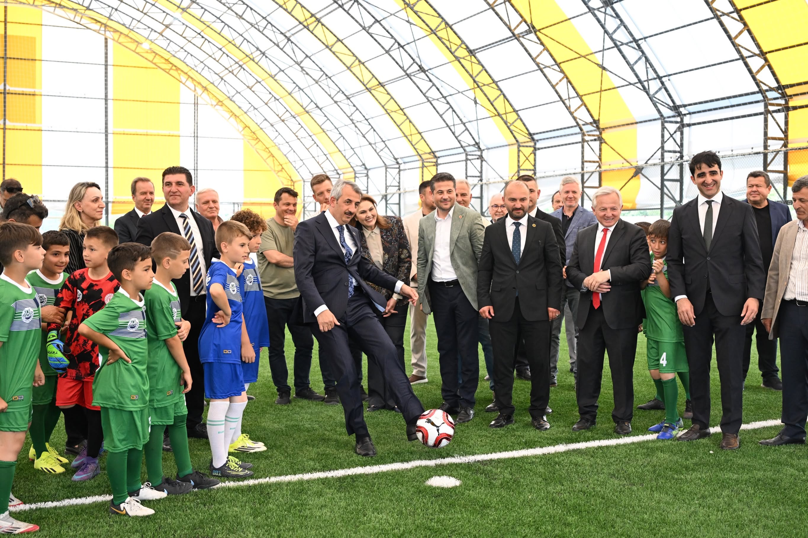 Yeni Halı Sahası Törenle Açıldı