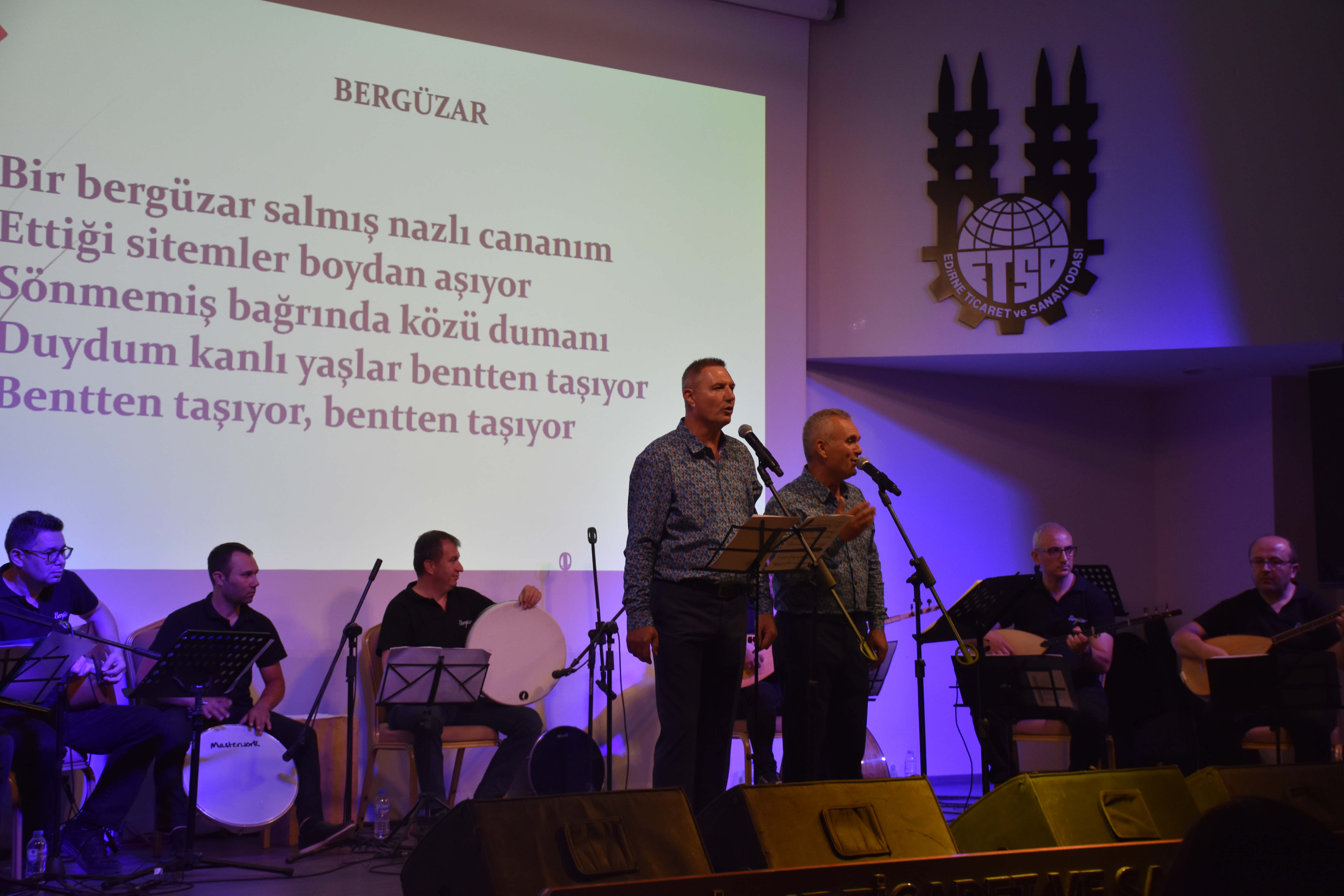 Bergüzar Türk Halk Müziği Topluluğu konser verdi