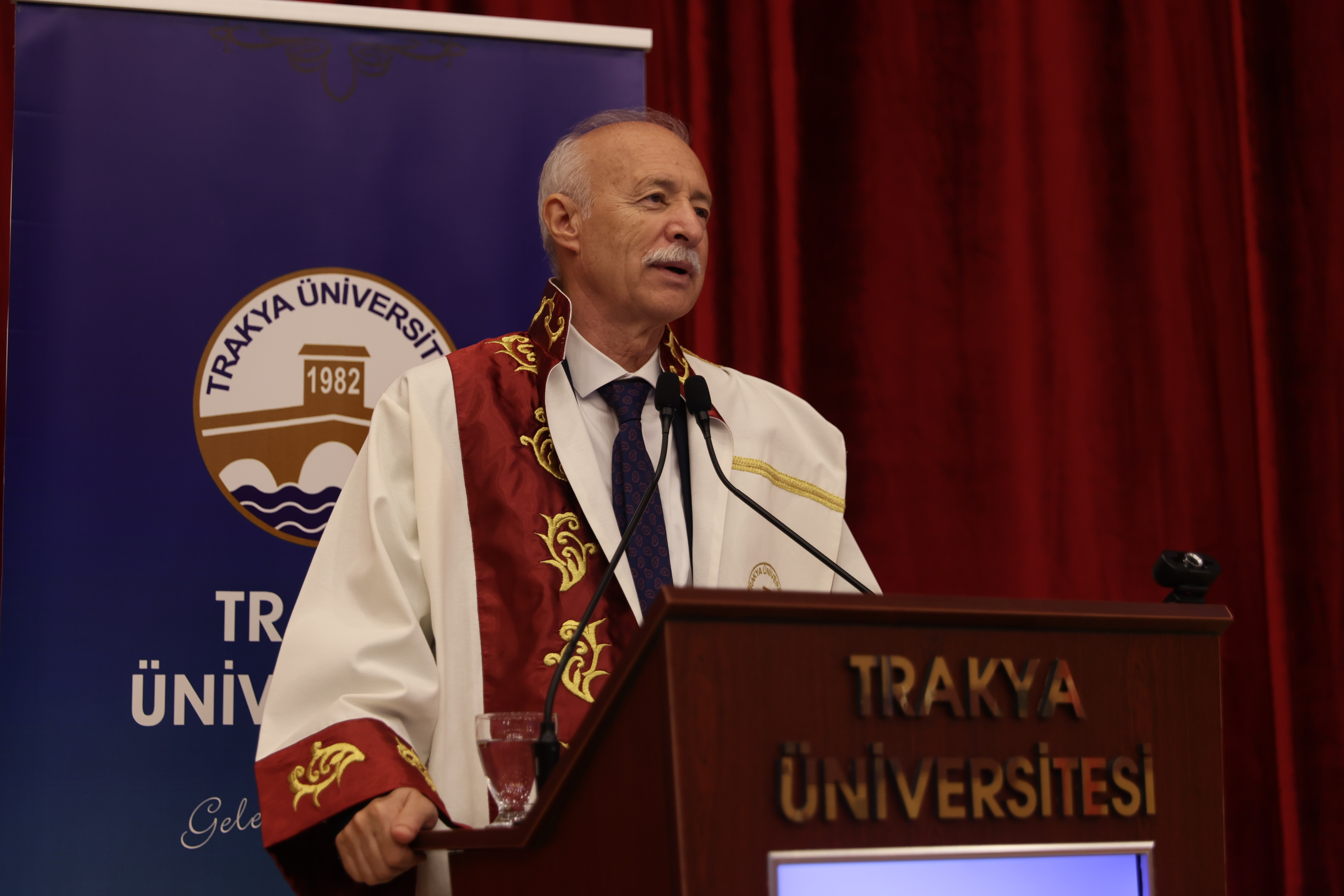 Trakya Üniversitesi Fen Fakültesi mezuniyet töreni düzenlendi
