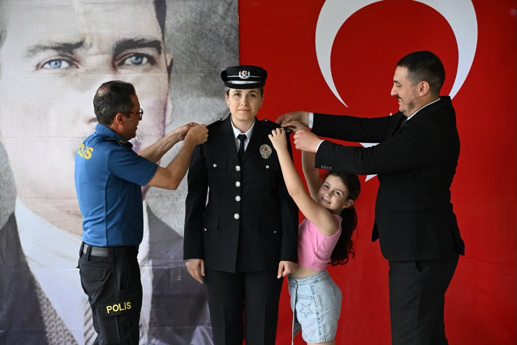 Edirne'de rütbe alan polislere tören