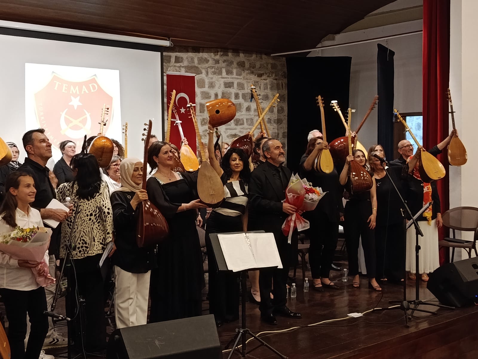 TEMAD Sahnesinde Babalar Günü'ne özel Türkü Şöleni