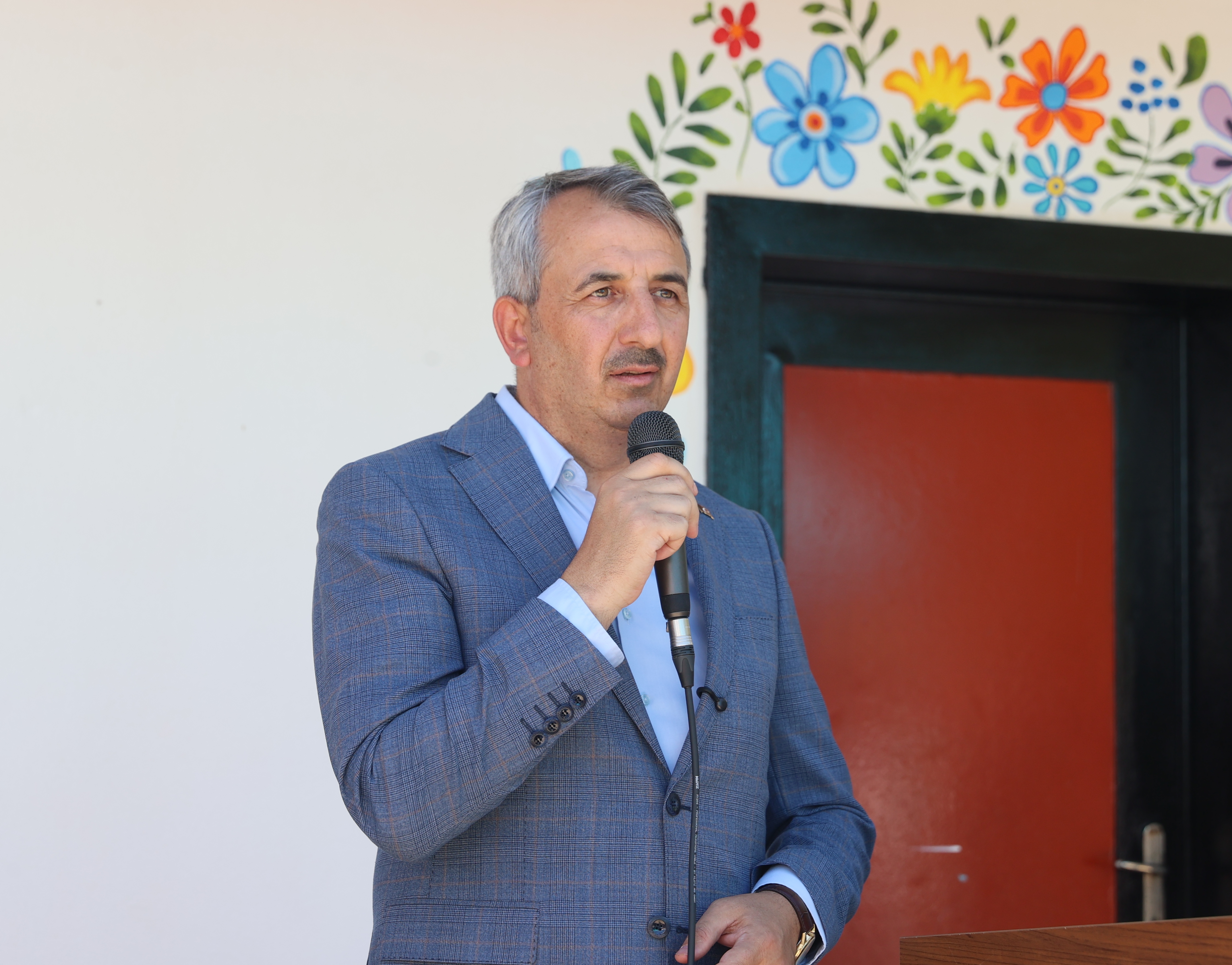 Saros Körfezi'ne kıyı sahil köyü renklendi