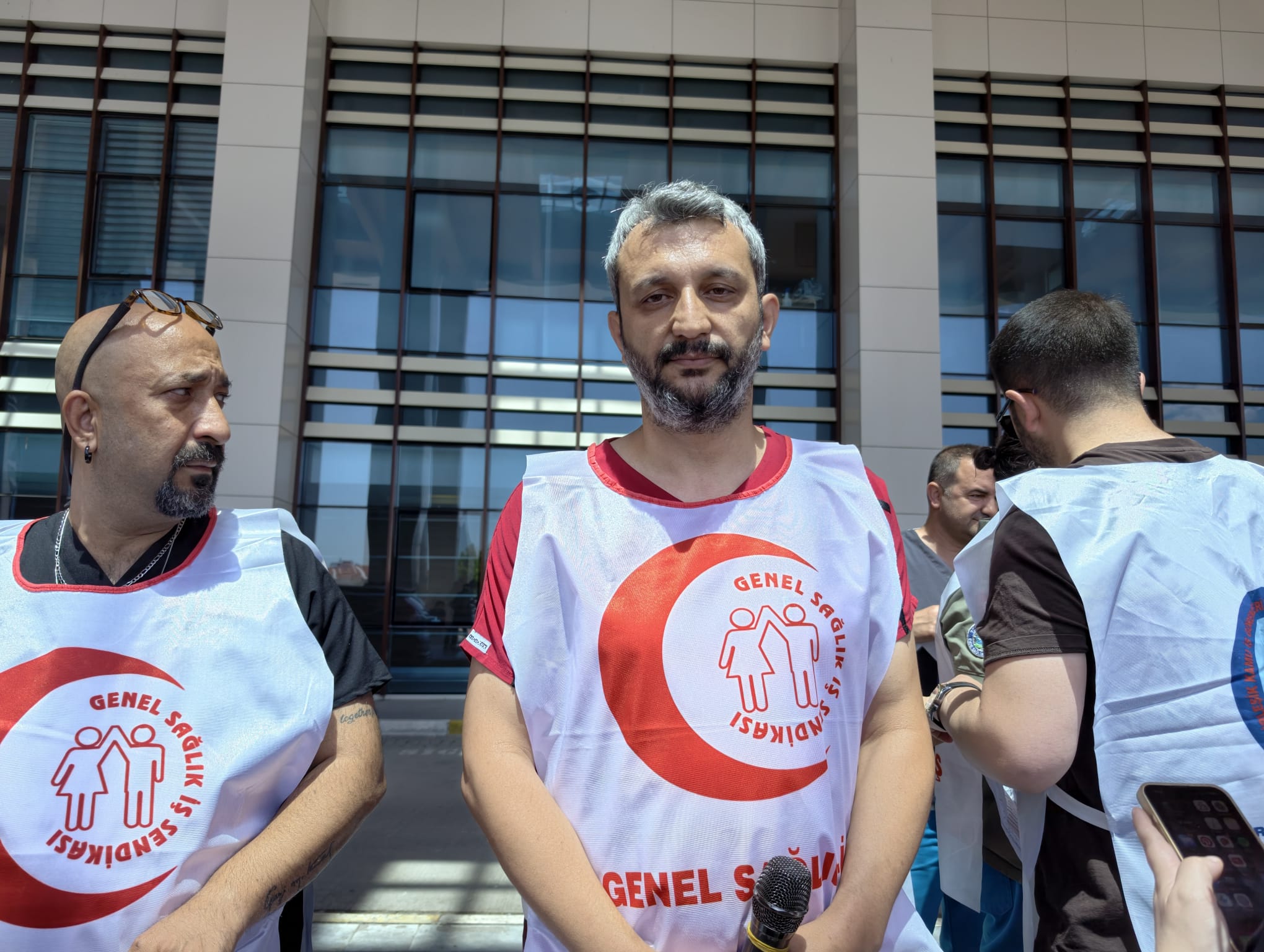 “Eşit İşe Eşit Ücret” Çağrısı: Sağlıkçılardan Tepki