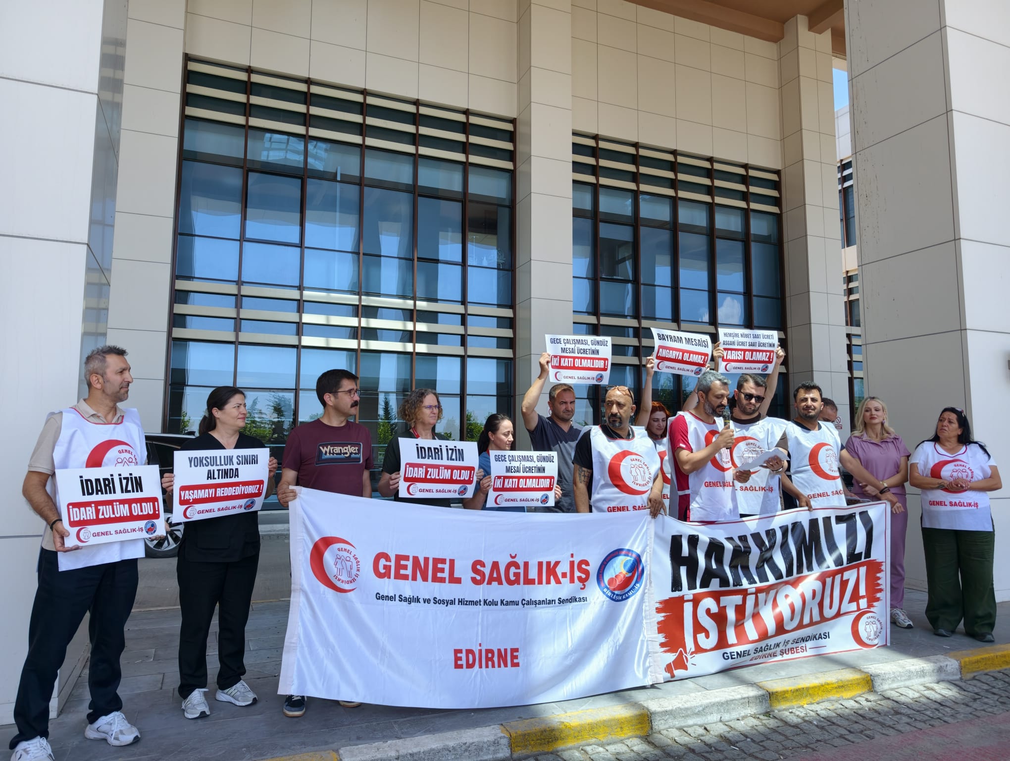 “Eşit İşe Eşit Ücret” Çağrısı: Sağlıkçılardan Tepki