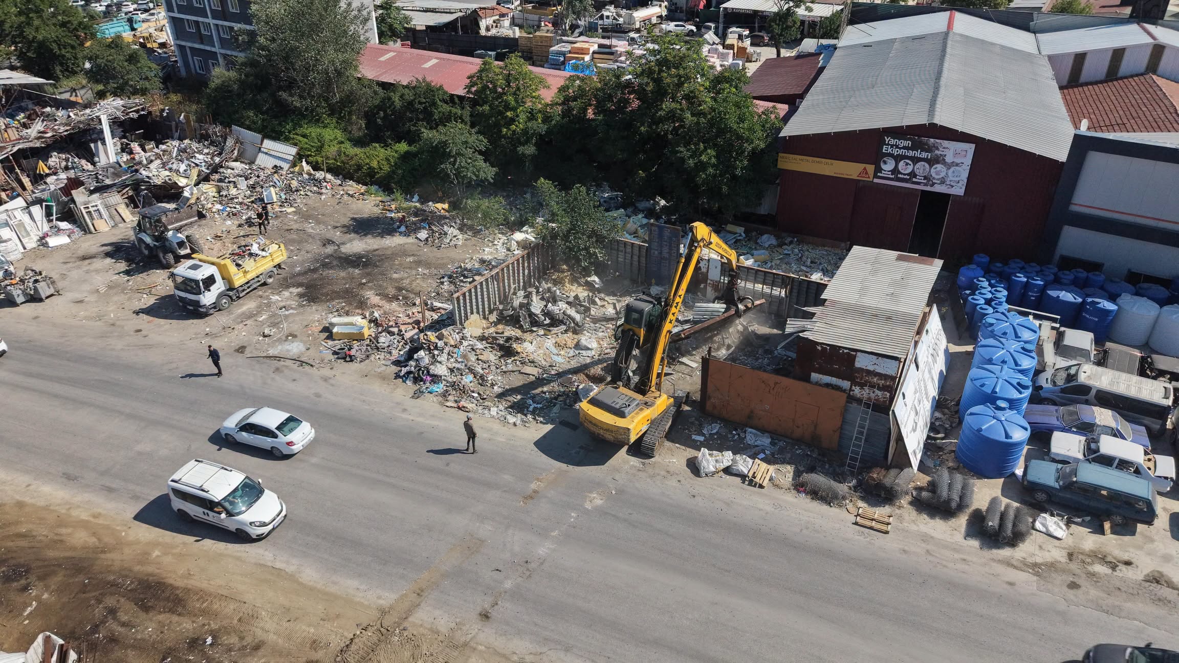 Hurdacılar taşınıyor, görsel kirlilik temizleniyor