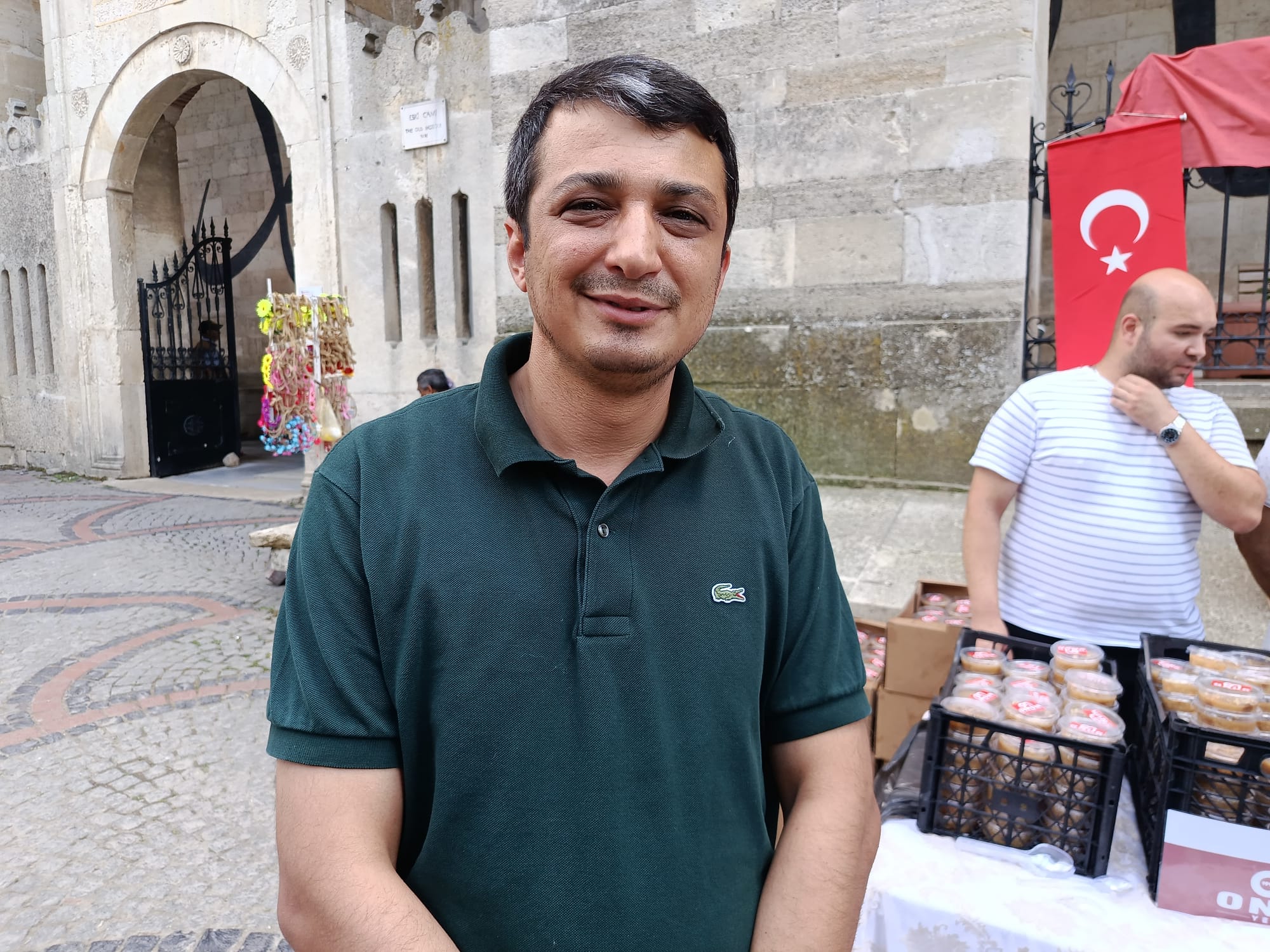 İş İnsanından Eski Cami’de 3 Bin Kişilik Aşure İkramı