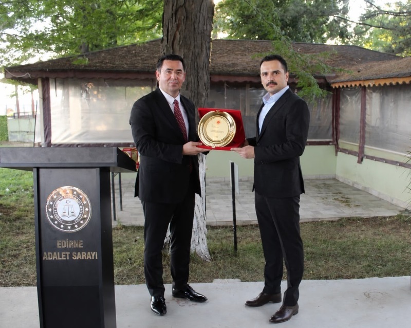 Edirne Adliyesi’nde Tayini Çıkan Yargı Mensuplarına Veda Yemeği