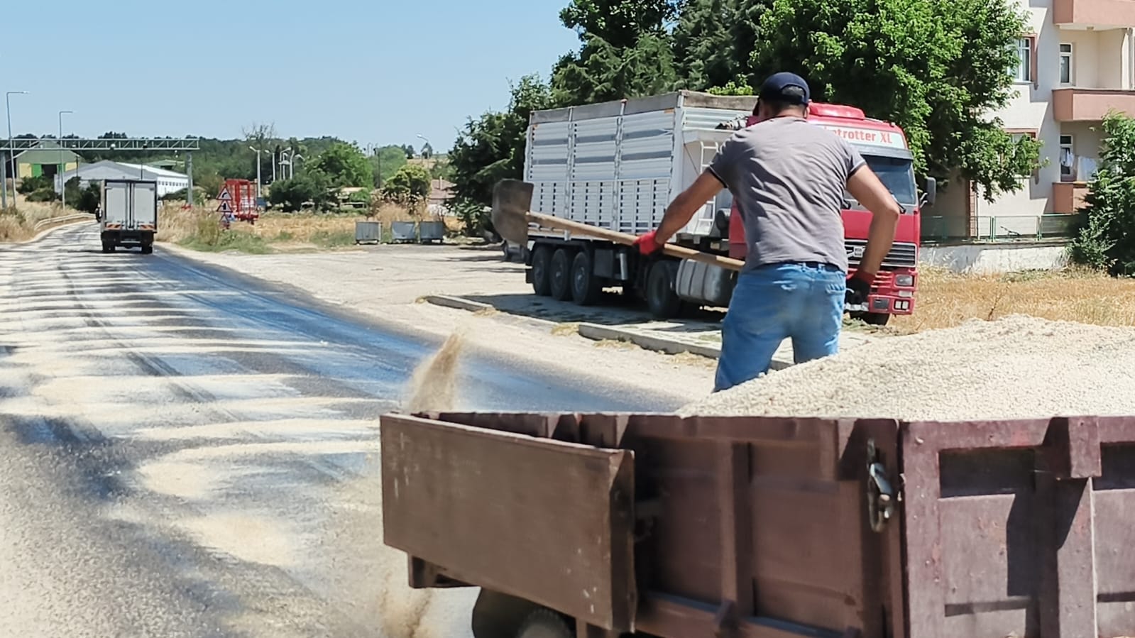 Edirne'de 40 Derece Sıcaklık Asfaltı Eritti!