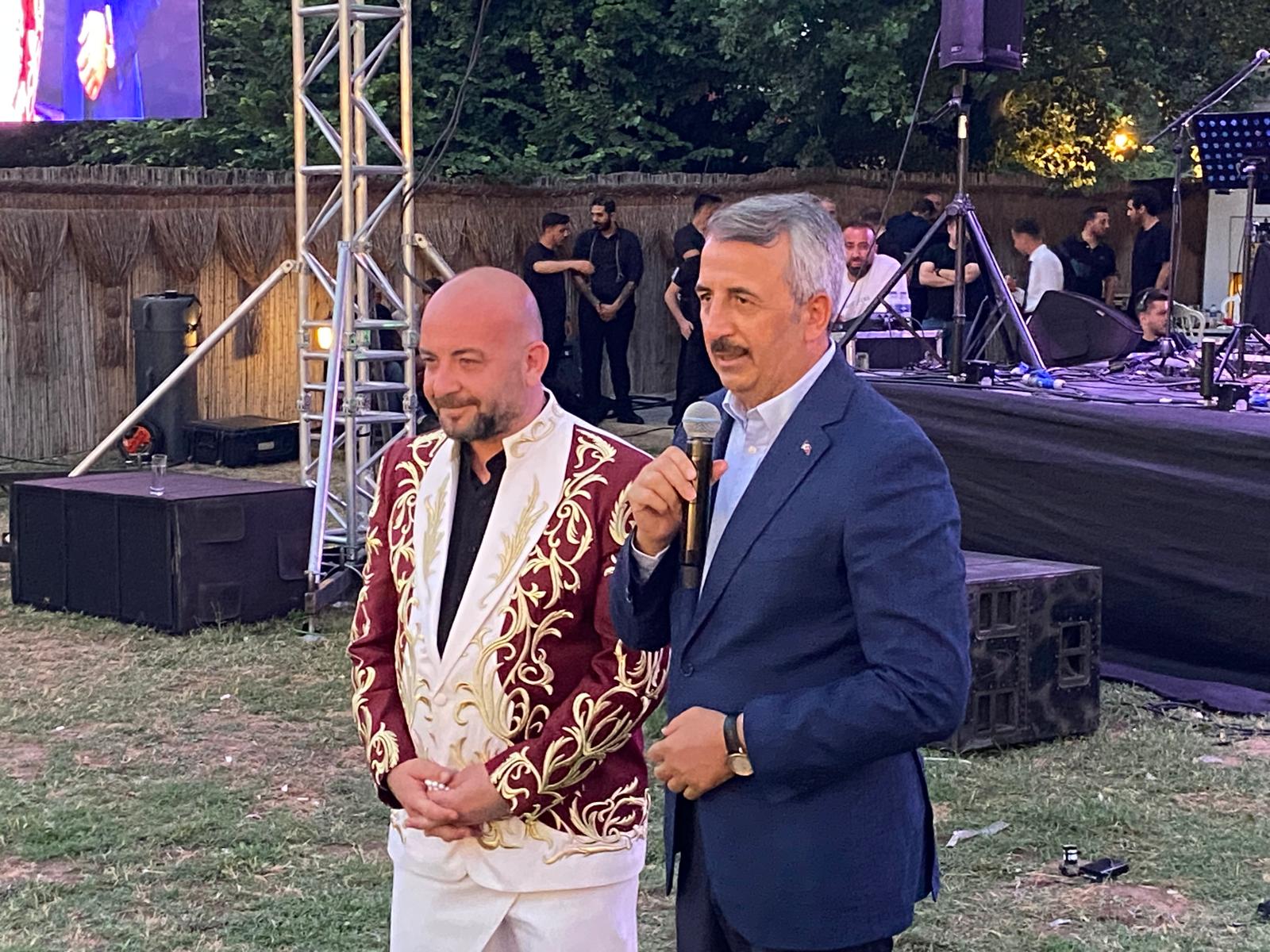 Ağa Özünlü'den pehlivanlara büyük destek gecesi